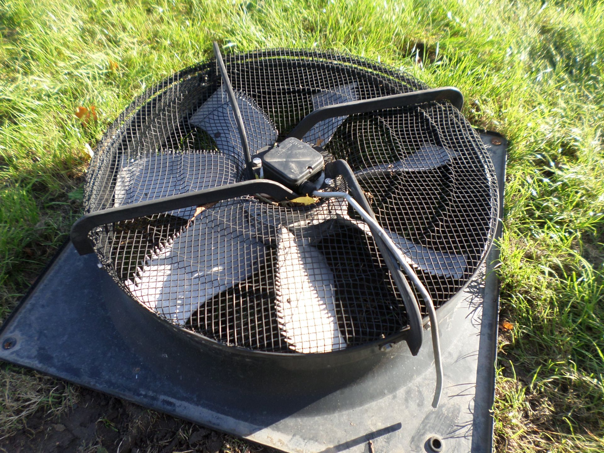 1m-r plate mounted extraction fan, NO VAT - Image 2 of 2