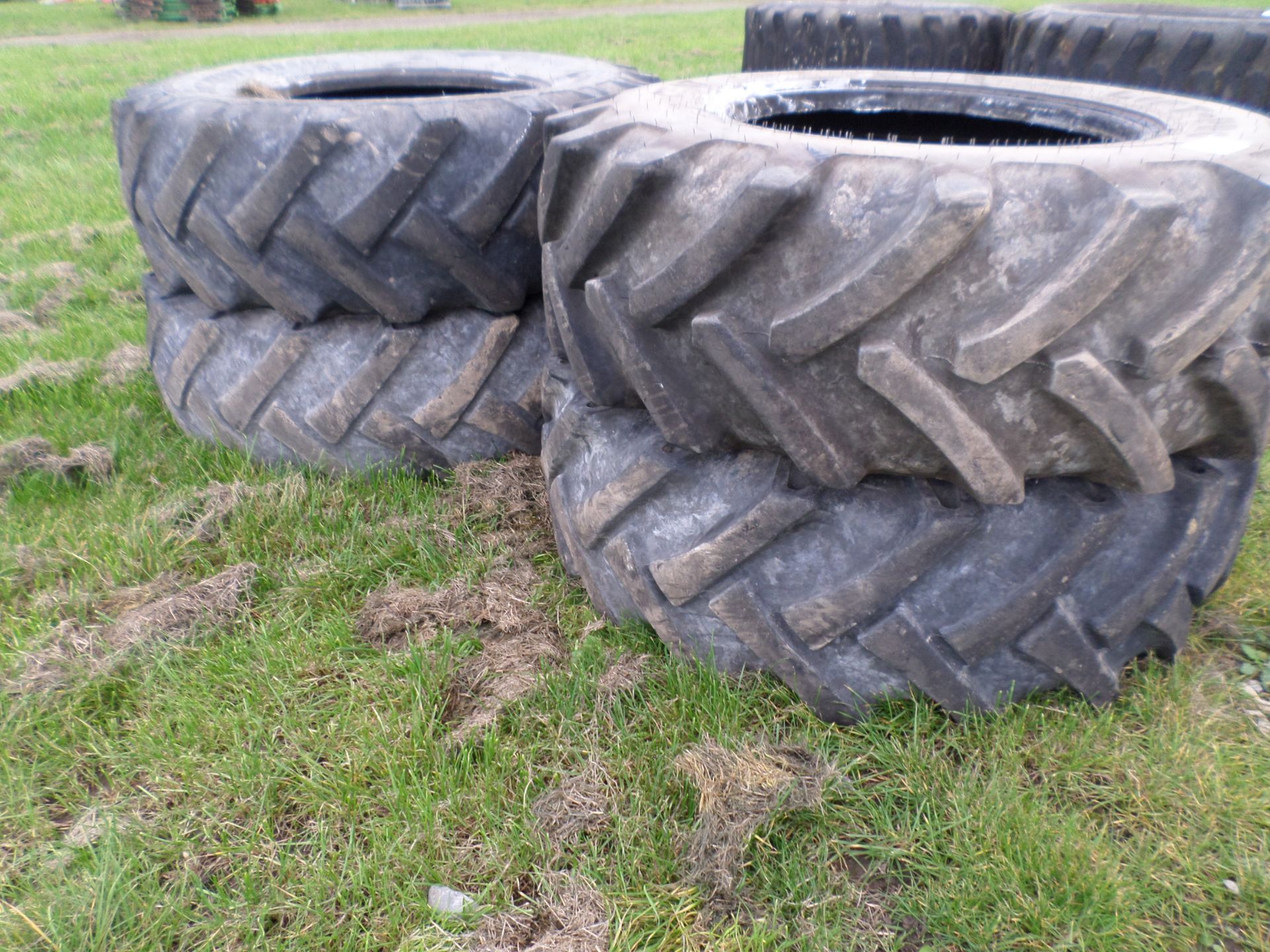 4 telehandler tyres 15.5/24, 1 Lift Pro 16ply IMP 1-3, 90\% tread, 3 BKT Implement AS504 12ply 1 - Image 2 of 3