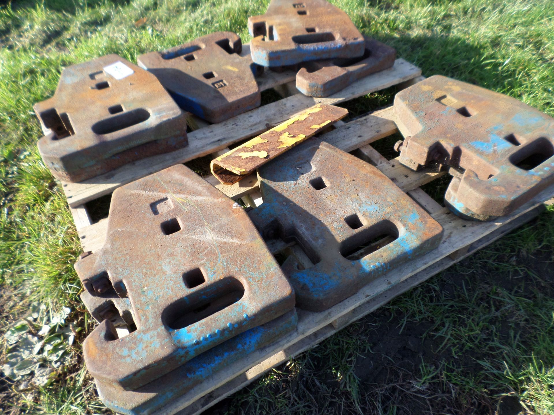 Ford tractor weights - Image 2 of 2