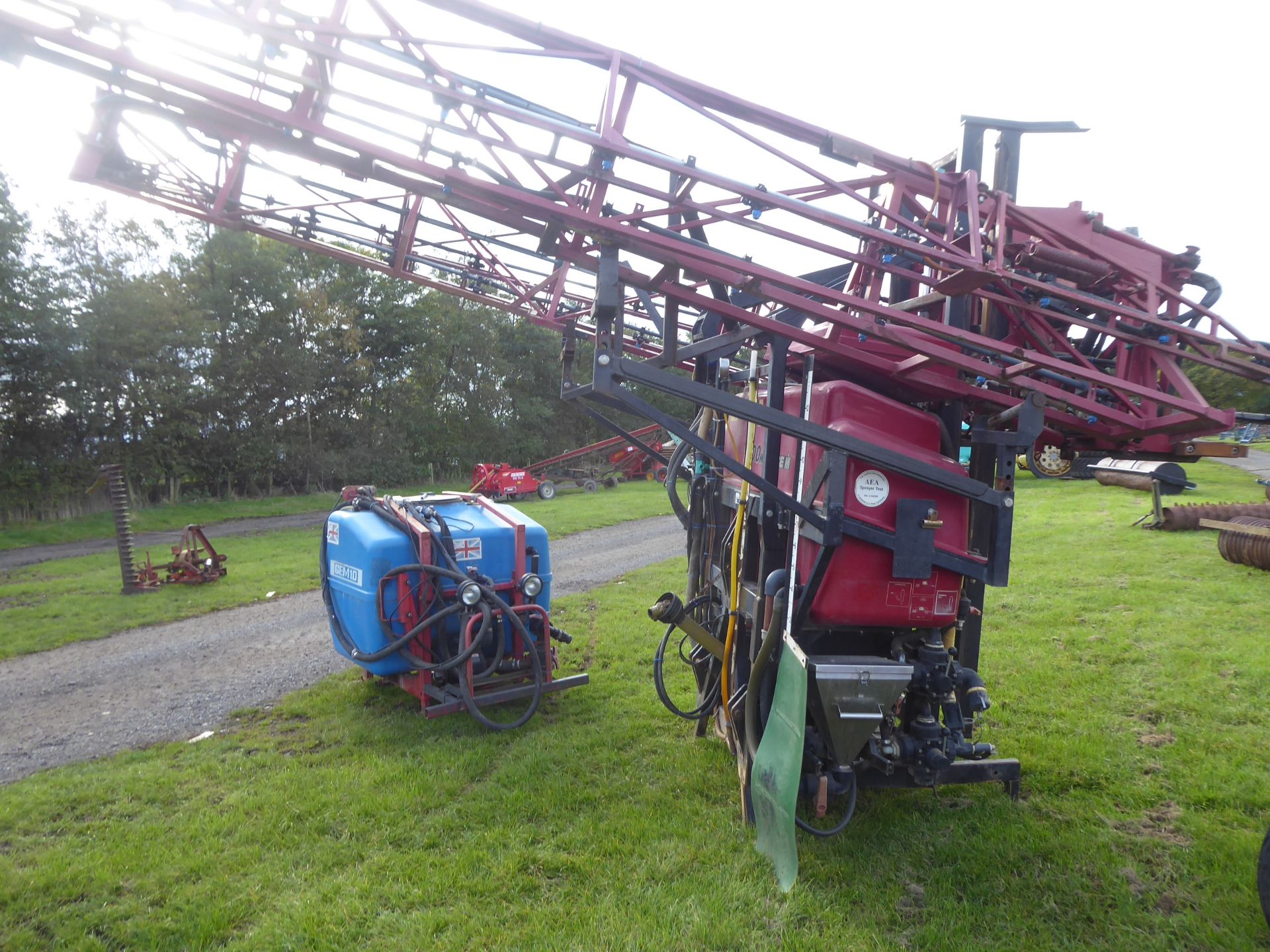 2000 Case MS 1200 mounted sprayer, 24m booms, c/w 1000ltr Gem front tank, fully working condition - Image 2 of 5