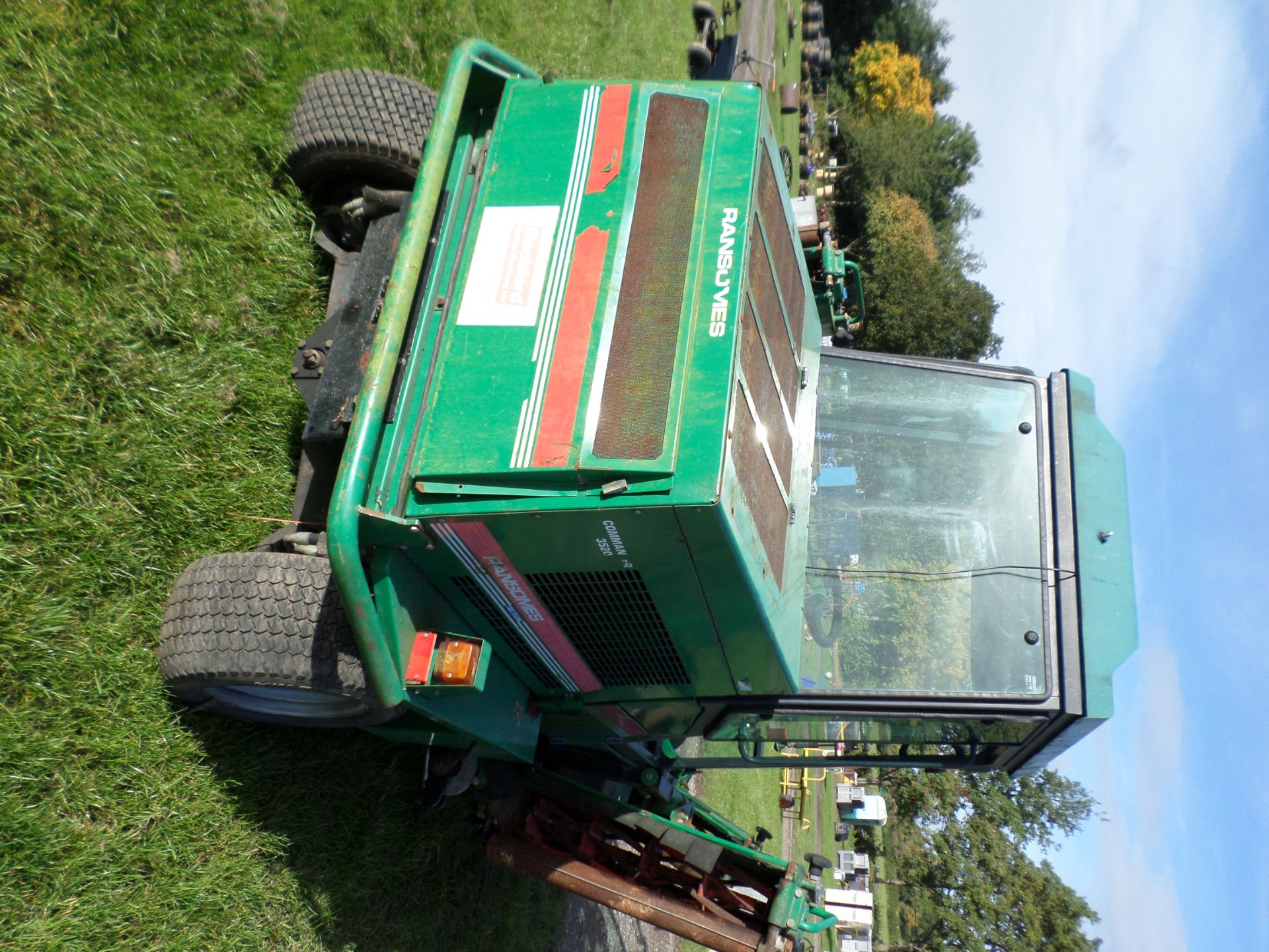 Ransome 3520 diesel ride on grass mower - Image 4 of 5