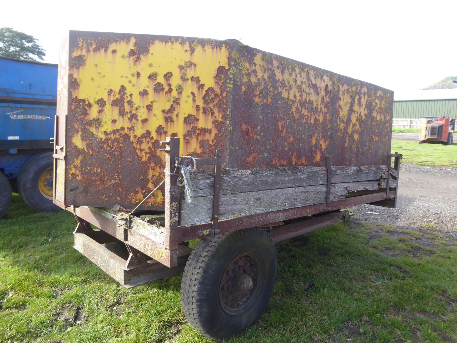 3T trailer with grain tank - Image 2 of 2