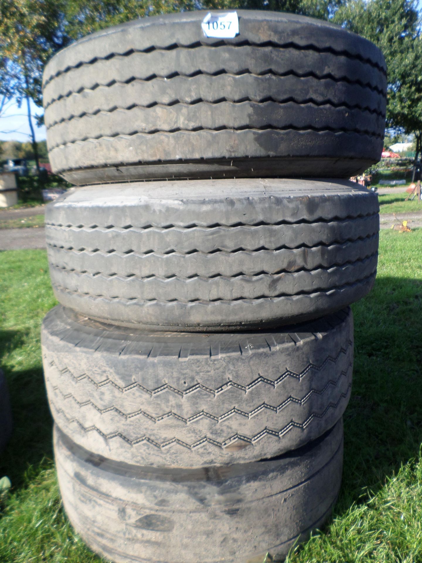 4 tyres and rims 385/65R - Image 2 of 2