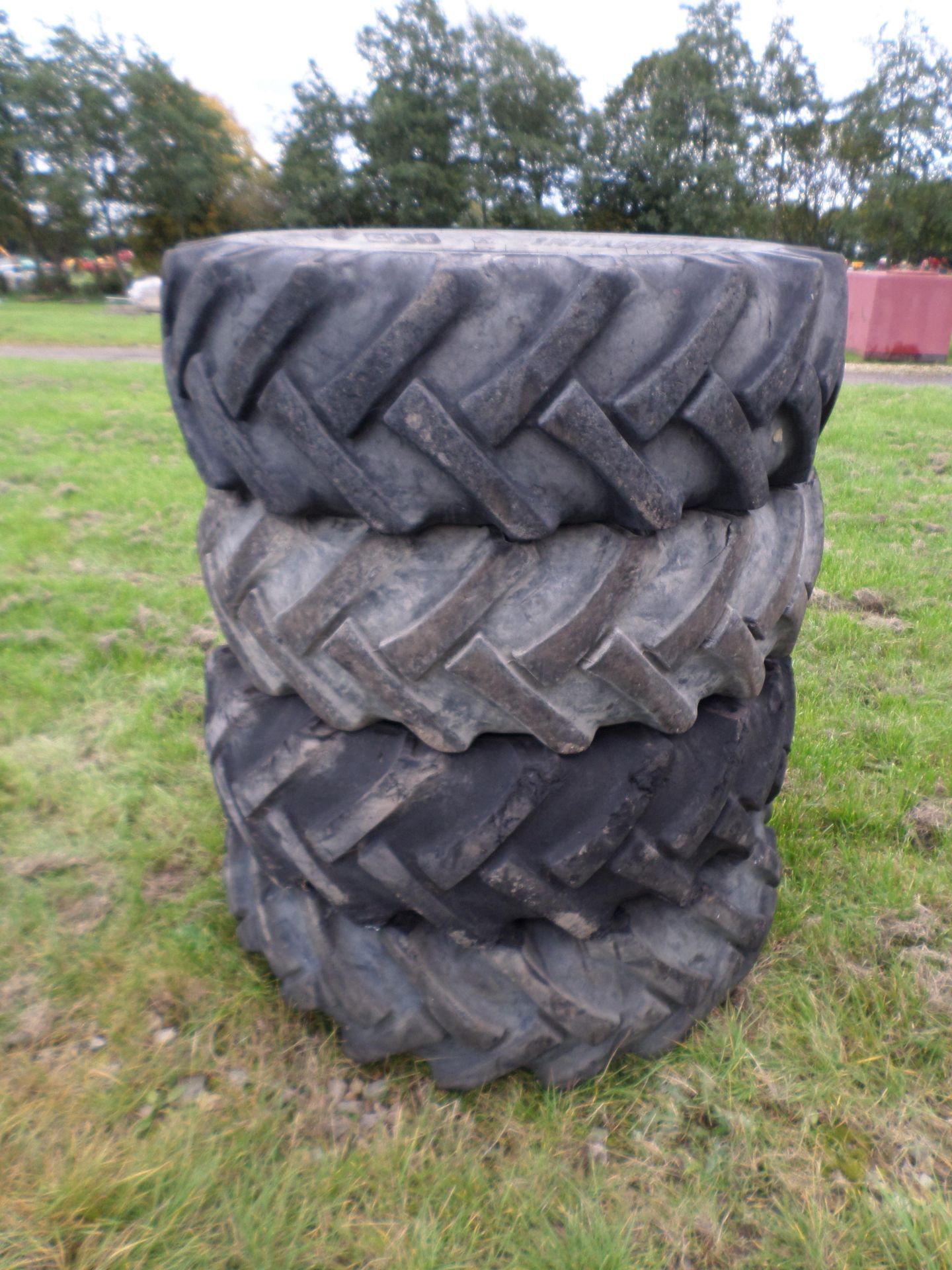 Set of 4 teleporter tyres 15.5/80/24 - Image 2 of 3