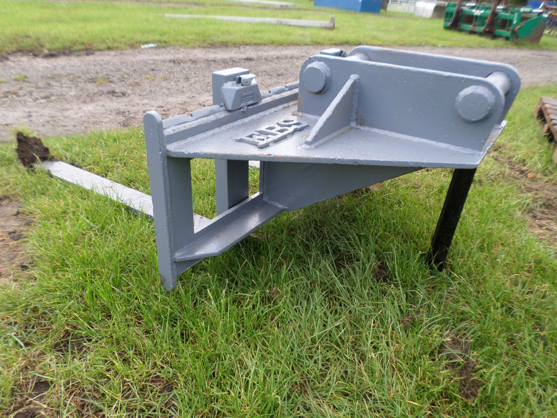 Large excavator forklift attachment with 65mm pin size quick hitch type c/w forks - Image 3 of 3