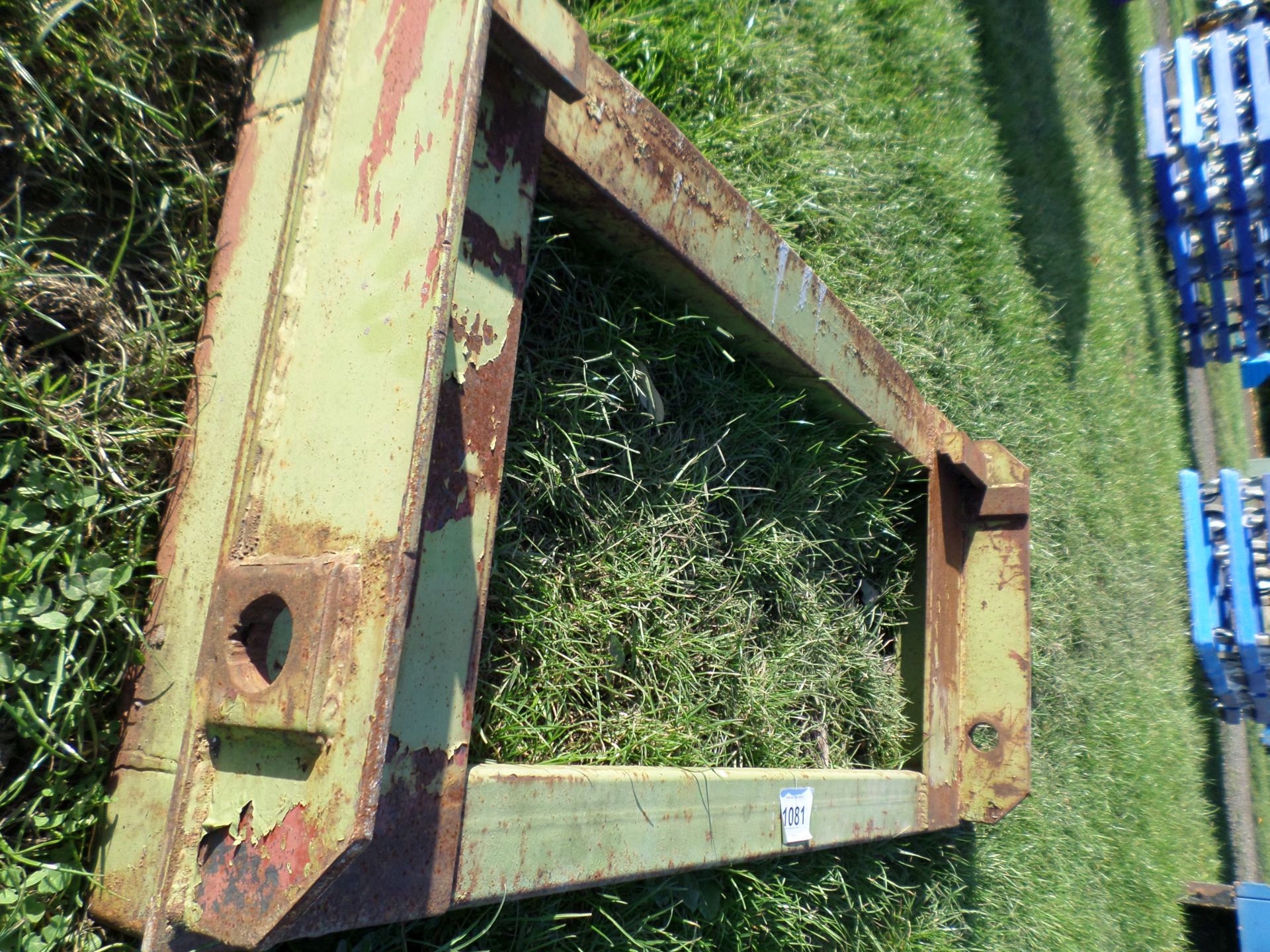 Sanderson brackets on a frame