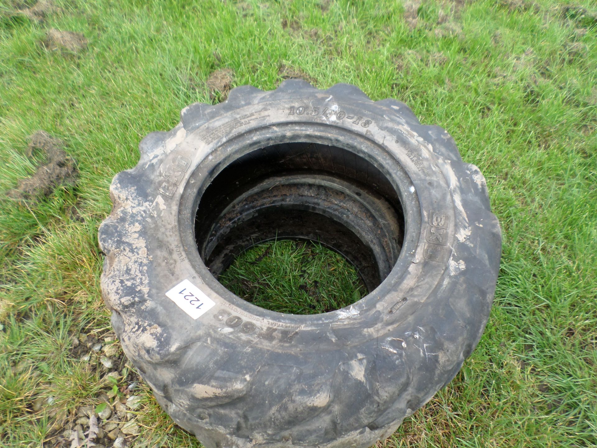 2 tyres 10.5/80/18