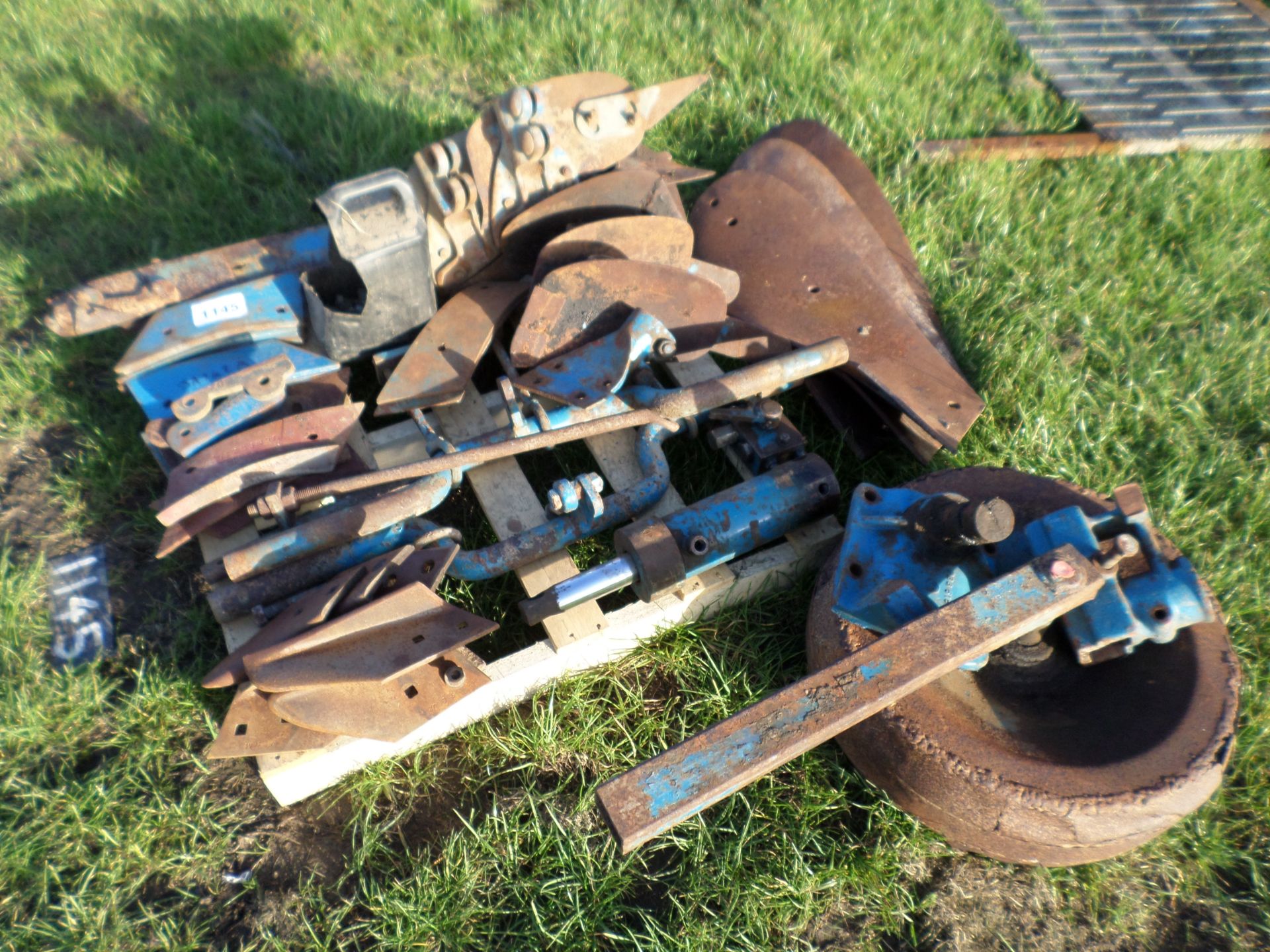 Ransome plough parts including depth wheel - Image 2 of 2