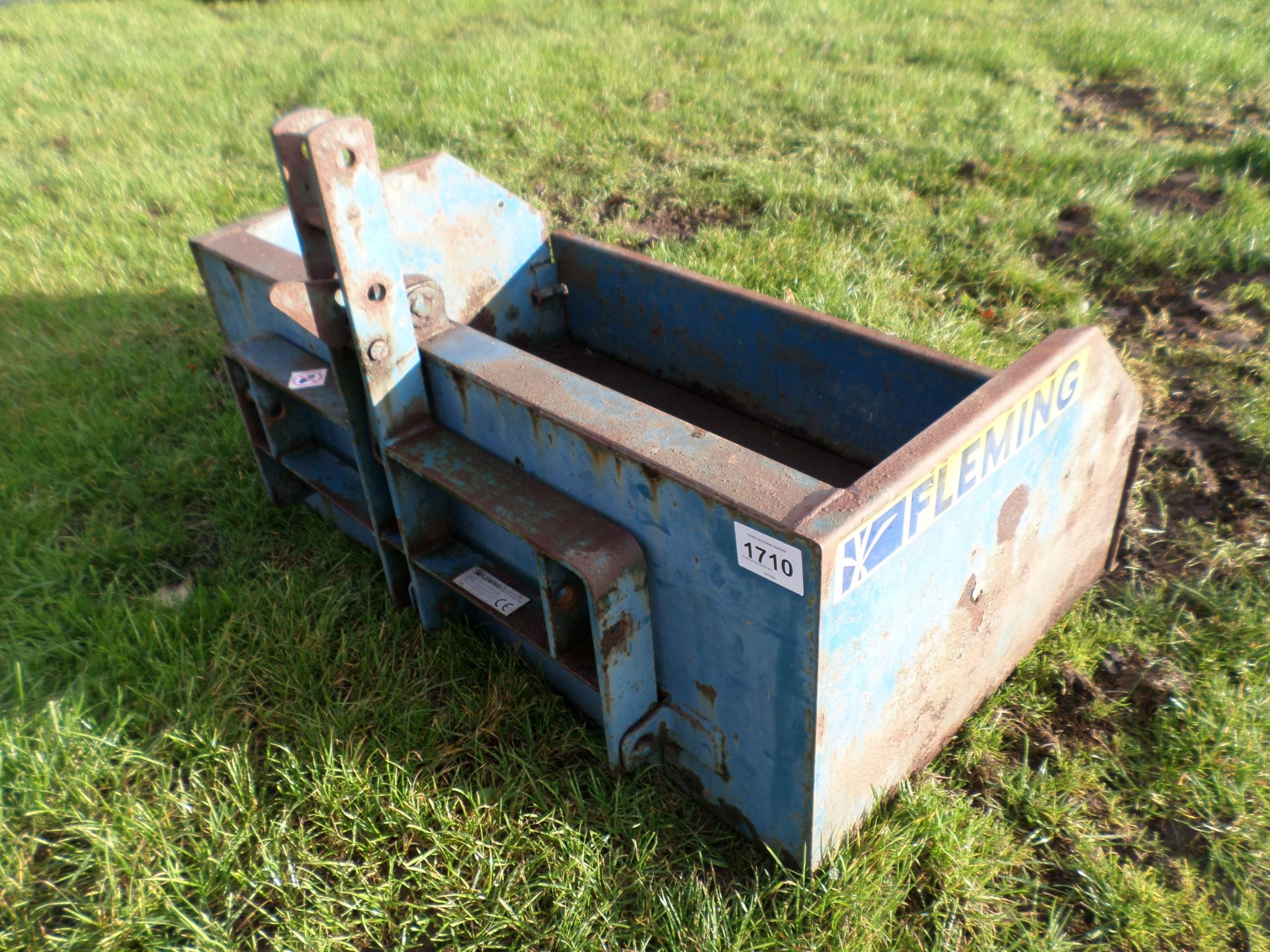 Fleming tipping link box