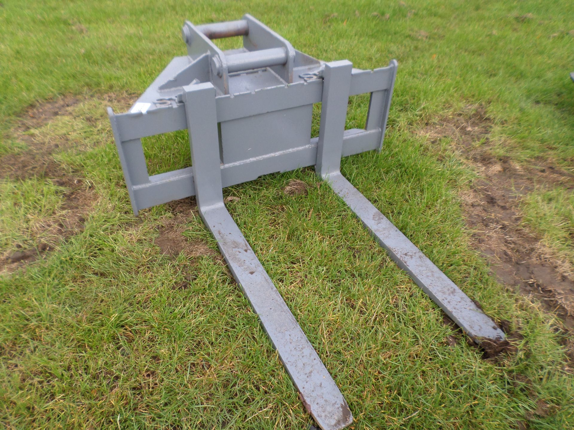 Large excavator forklift attachment with 65mm pin size quick hitch type c/w forks