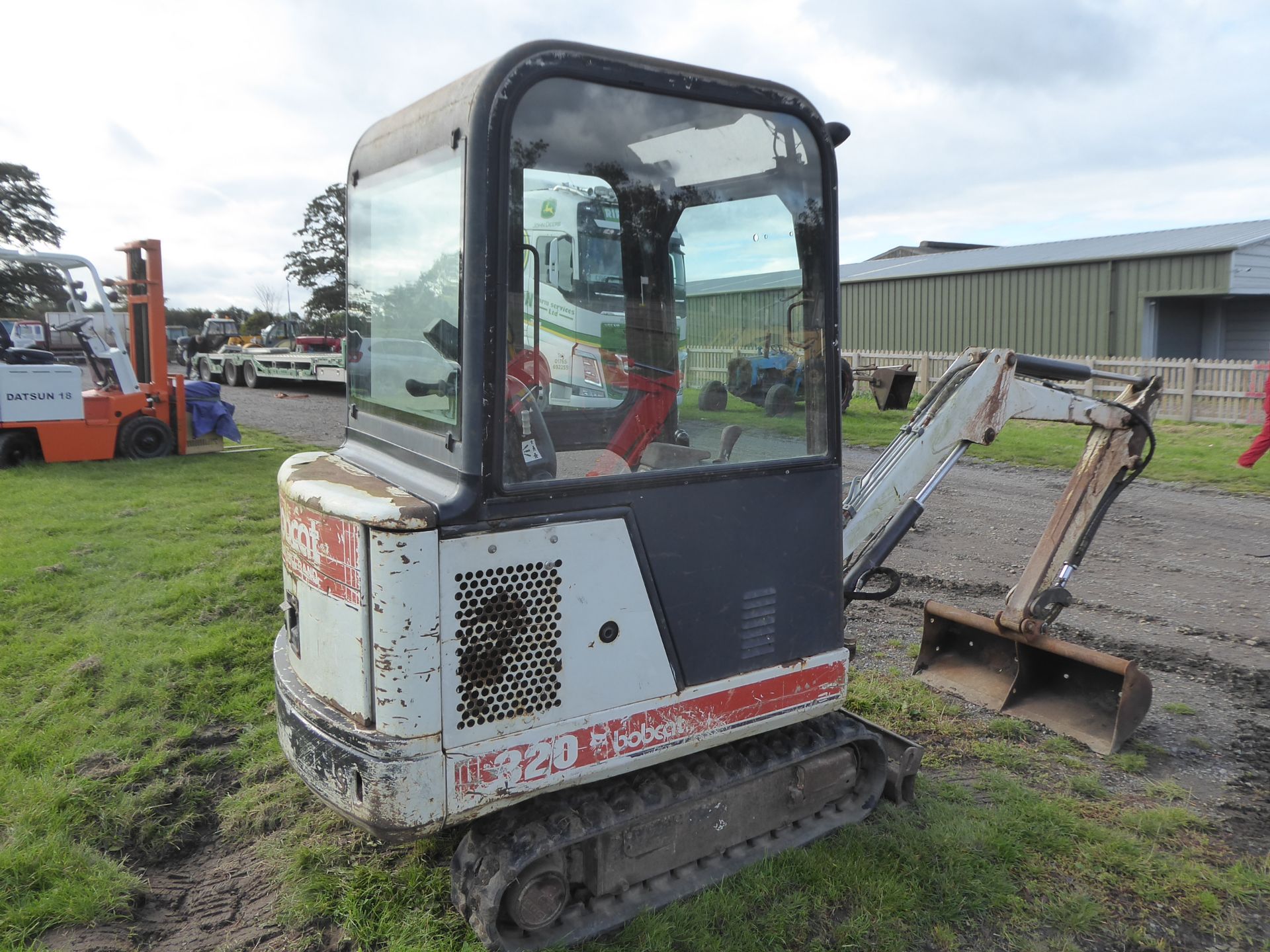 Kubota 320 mini digger (2003), c/w bucket, 3 cylinder Kubota engine, runs and drives - Image 3 of 3