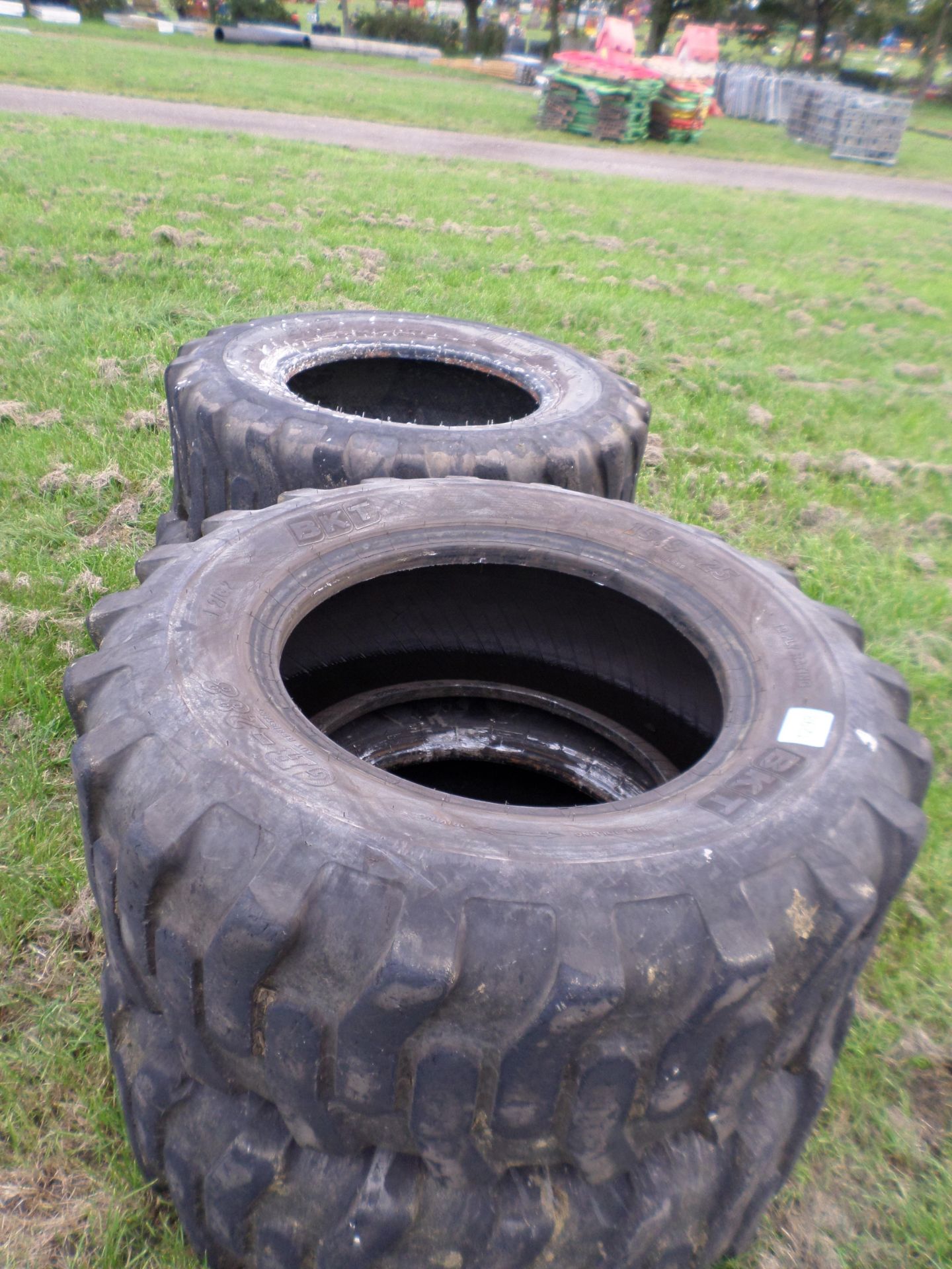 4 telehandler tyres 15.5/25 BKT GR 288 12ply. 2 at 50\%, 1 at 20\%, 1 at 5\% - Image 3 of 3