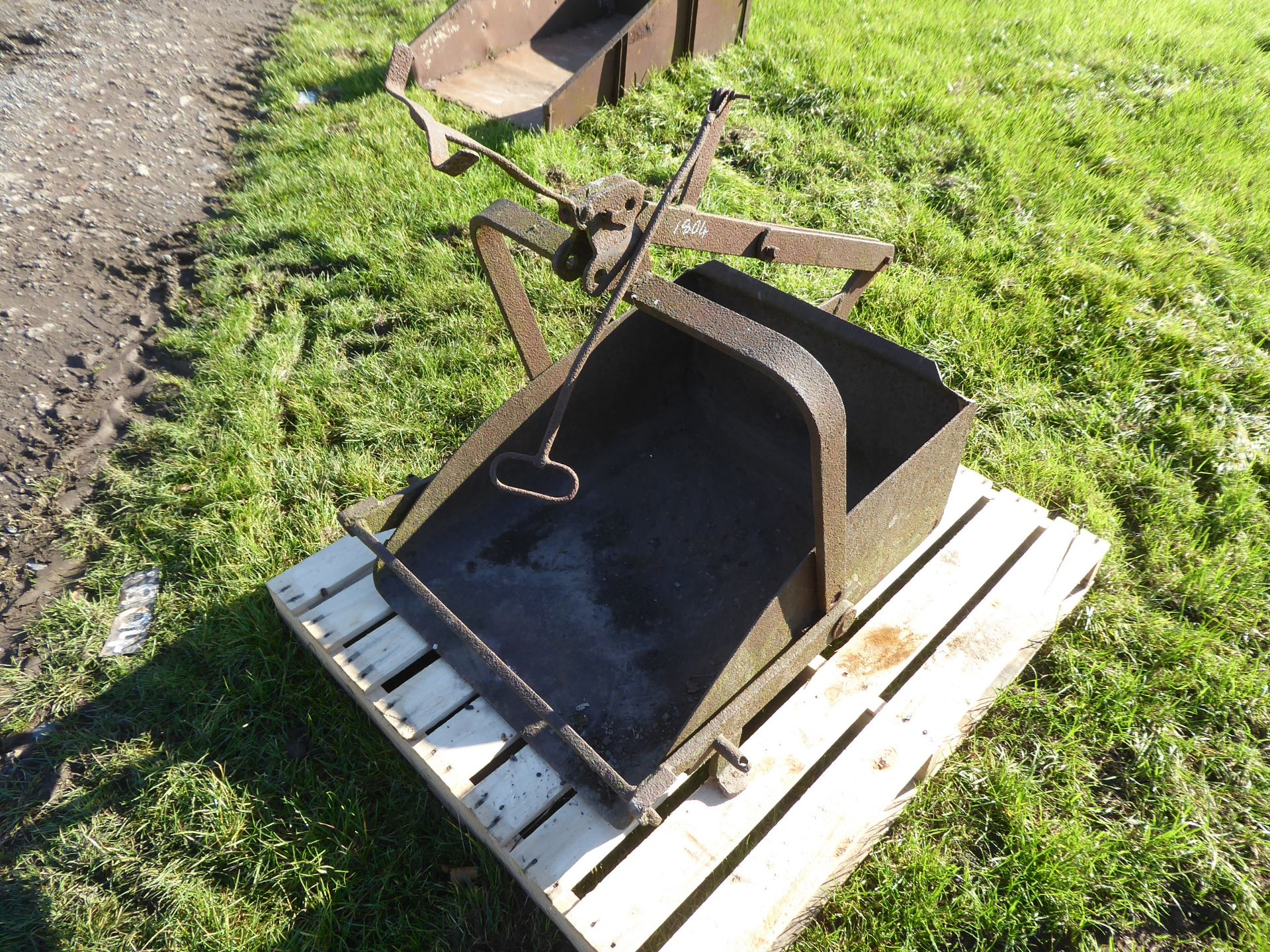 Ferguson earth scoop tipping bucket - Image 2 of 3