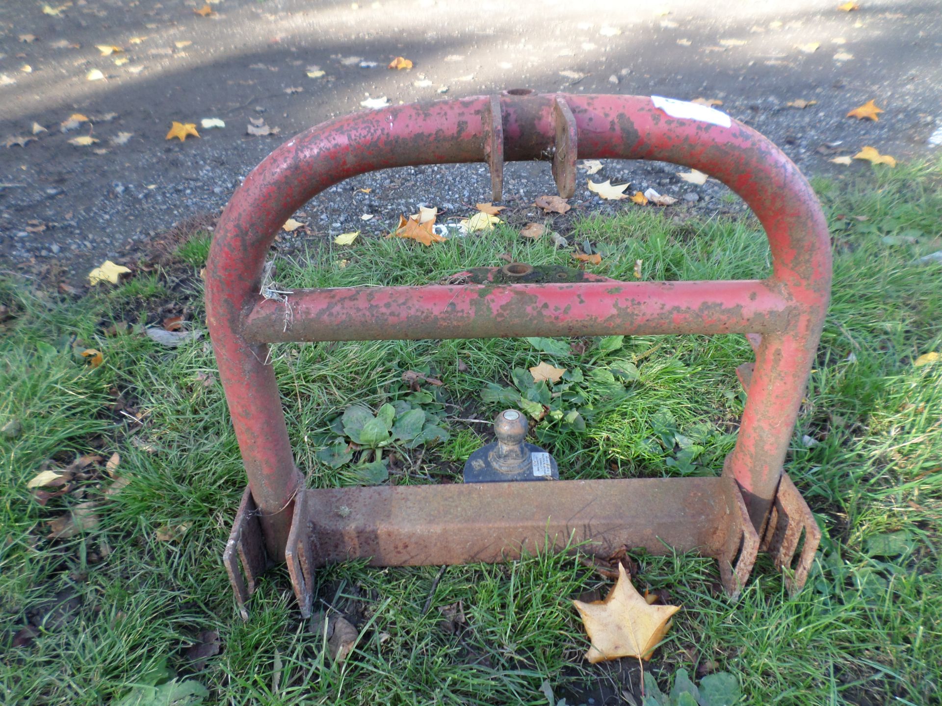 Massey Ferguson 3 point linkage towbar, NO VAT - Image 2 of 2