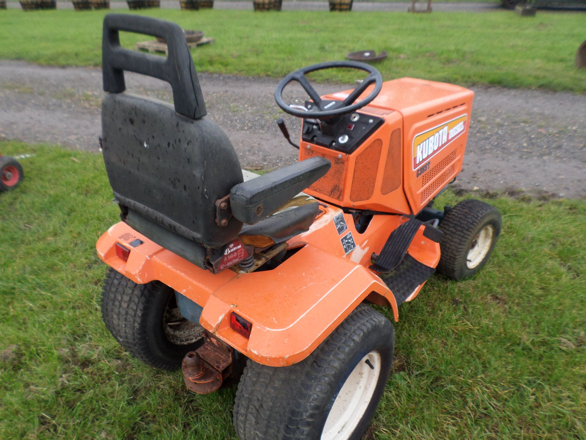 Kubota G3HST diesel ride on tractor NO VAT - Image 2 of 2