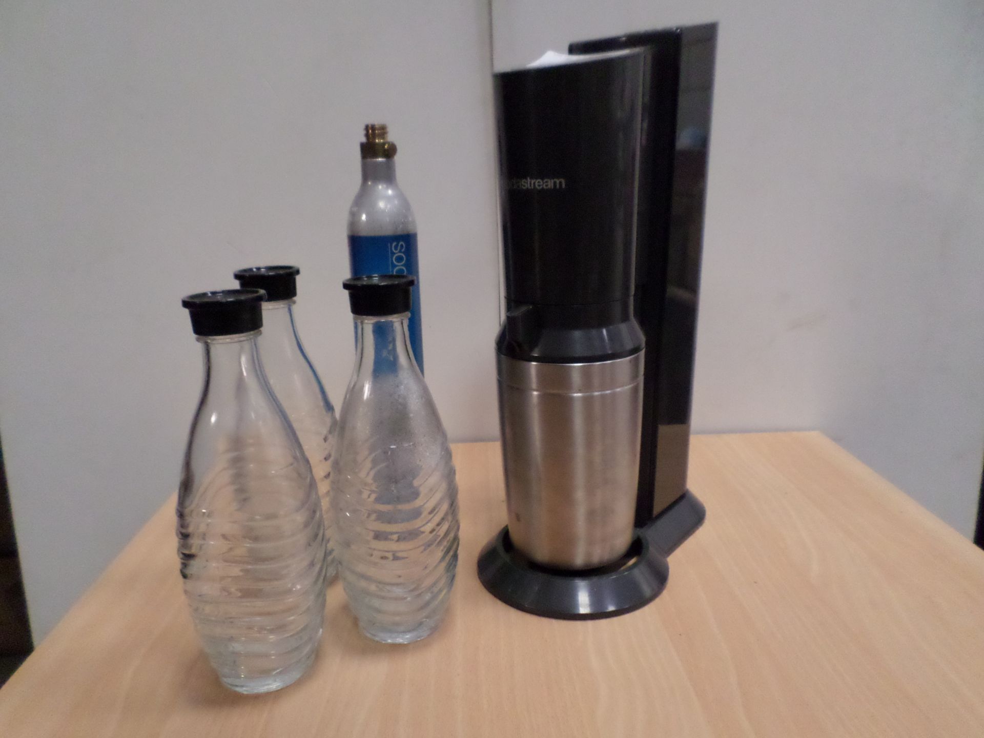 Soda Stream with 2 bottles and 2 CO2 cylinders