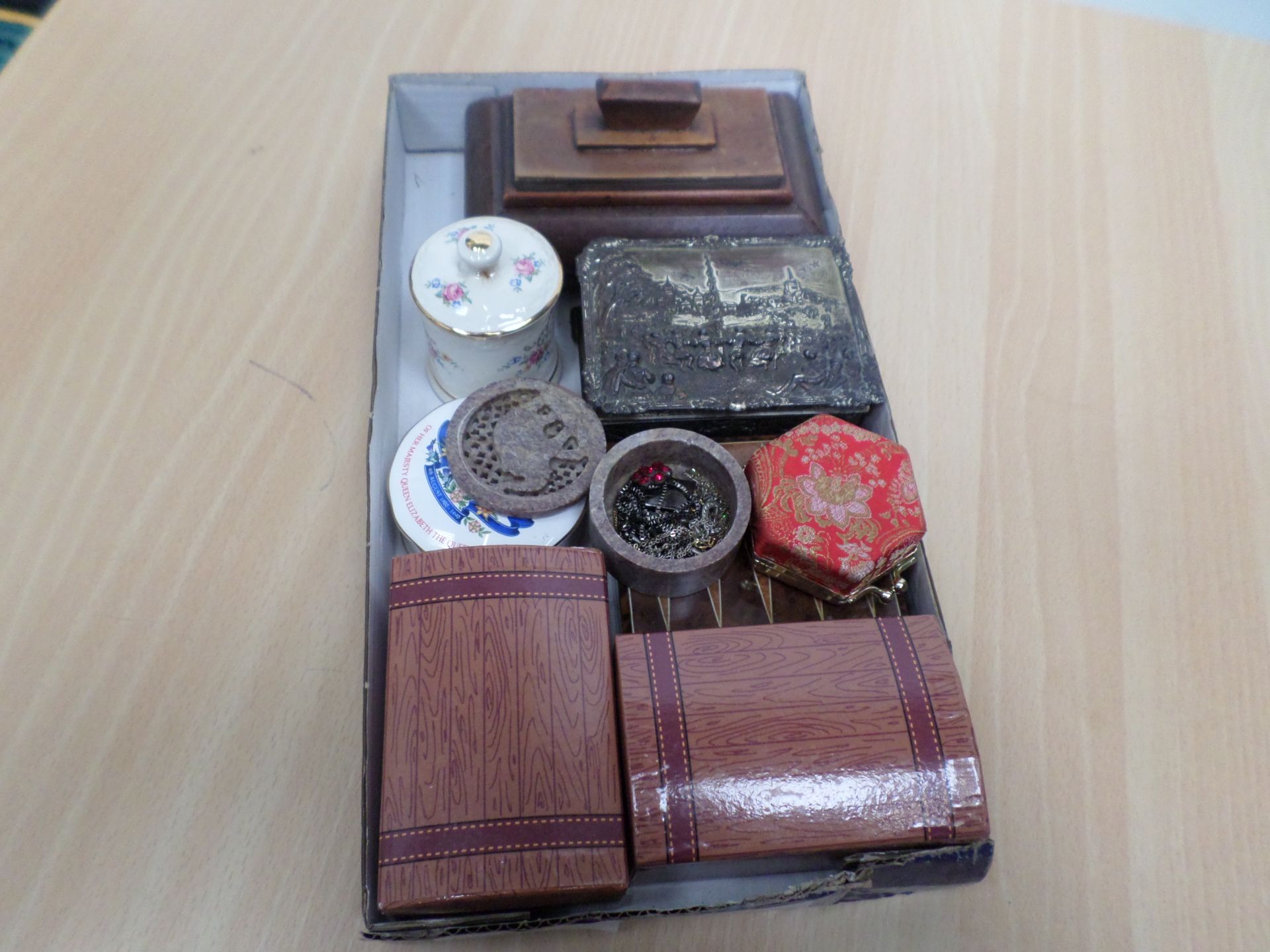 Tray of fancy boxes full of costume jewellery