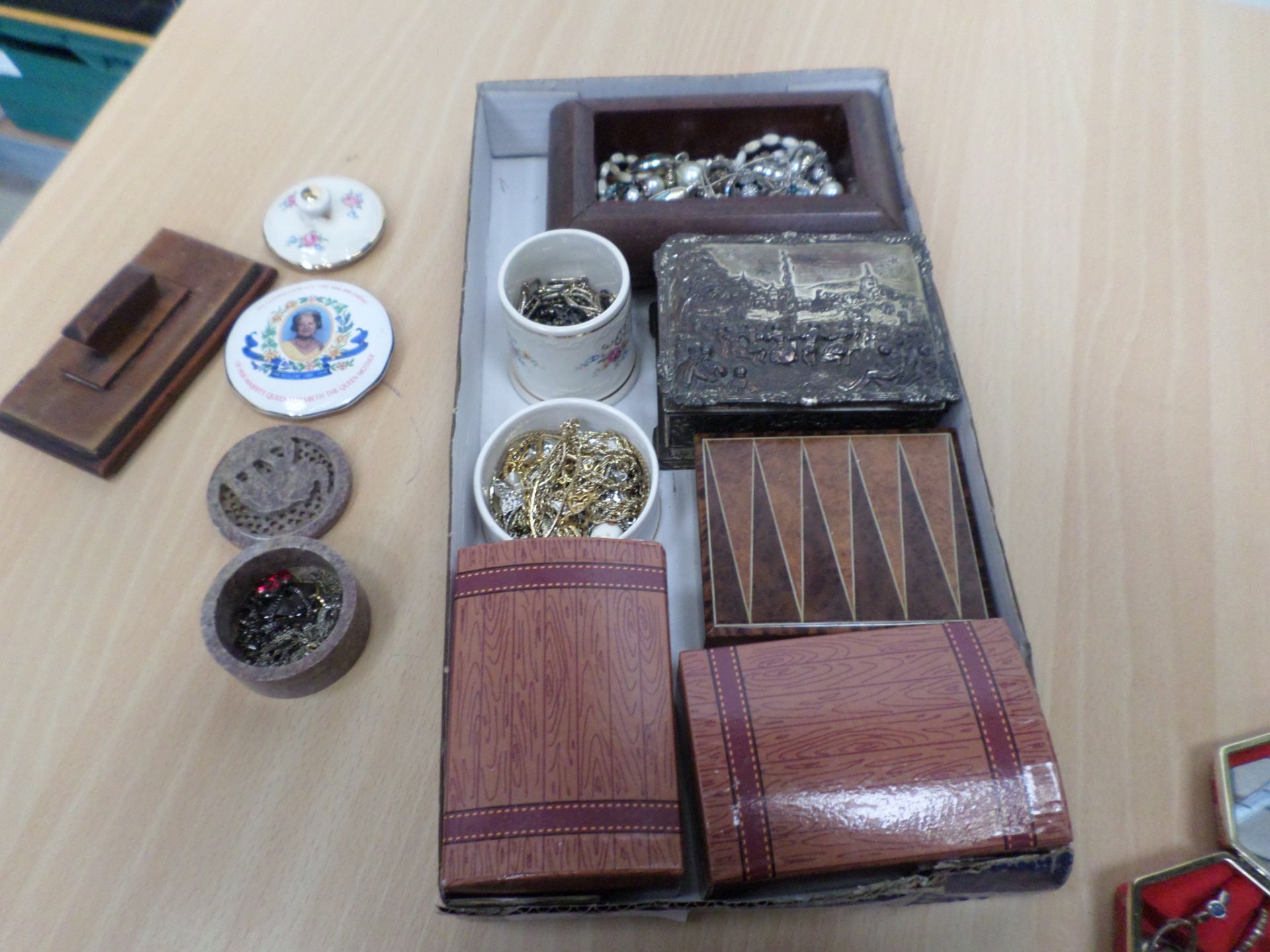 Tray of fancy boxes full of costume jewellery - Image 2 of 2