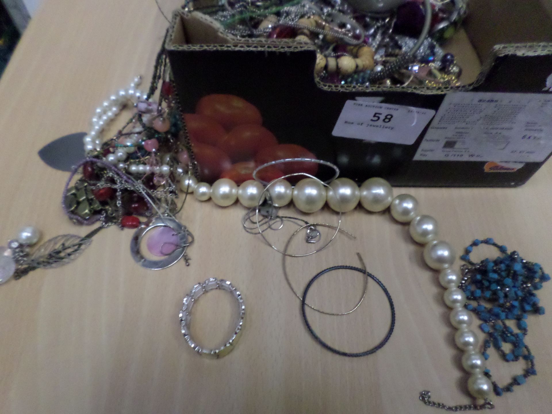 Box of jewellery - Image 2 of 3