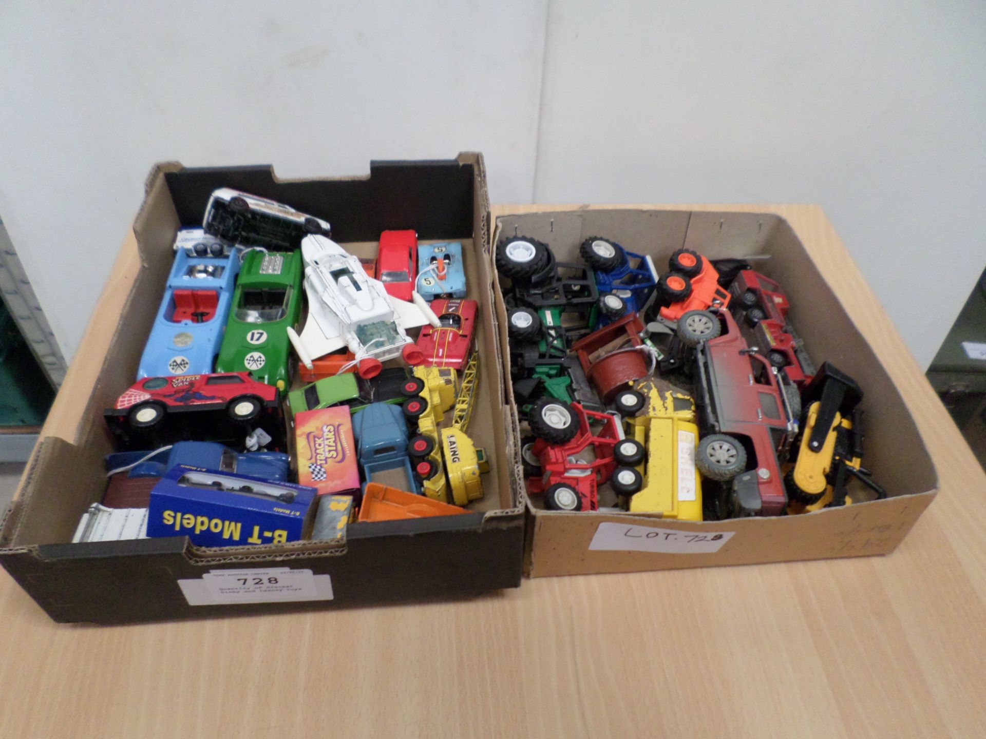 Quantity of diecast Dinky and Lesney toys