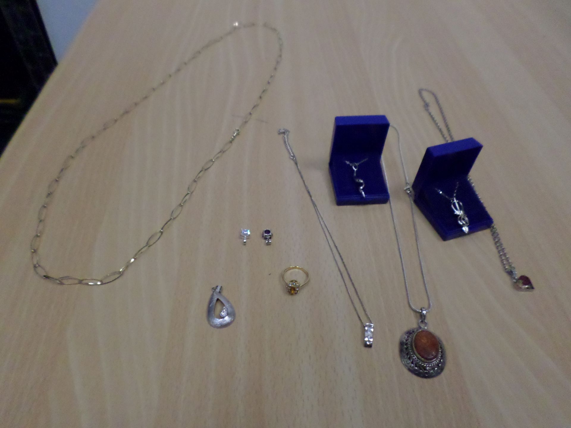 Various hallmarked silver jewellery items