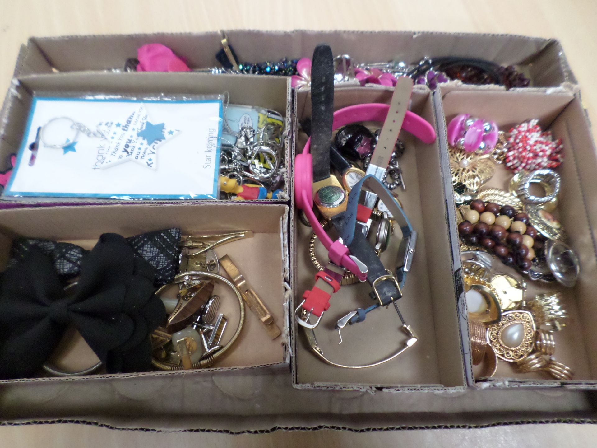 Tray of scarf rings, watches and parts, key rings, men's jewellery and ladies hair jewellery - Image 2 of 2