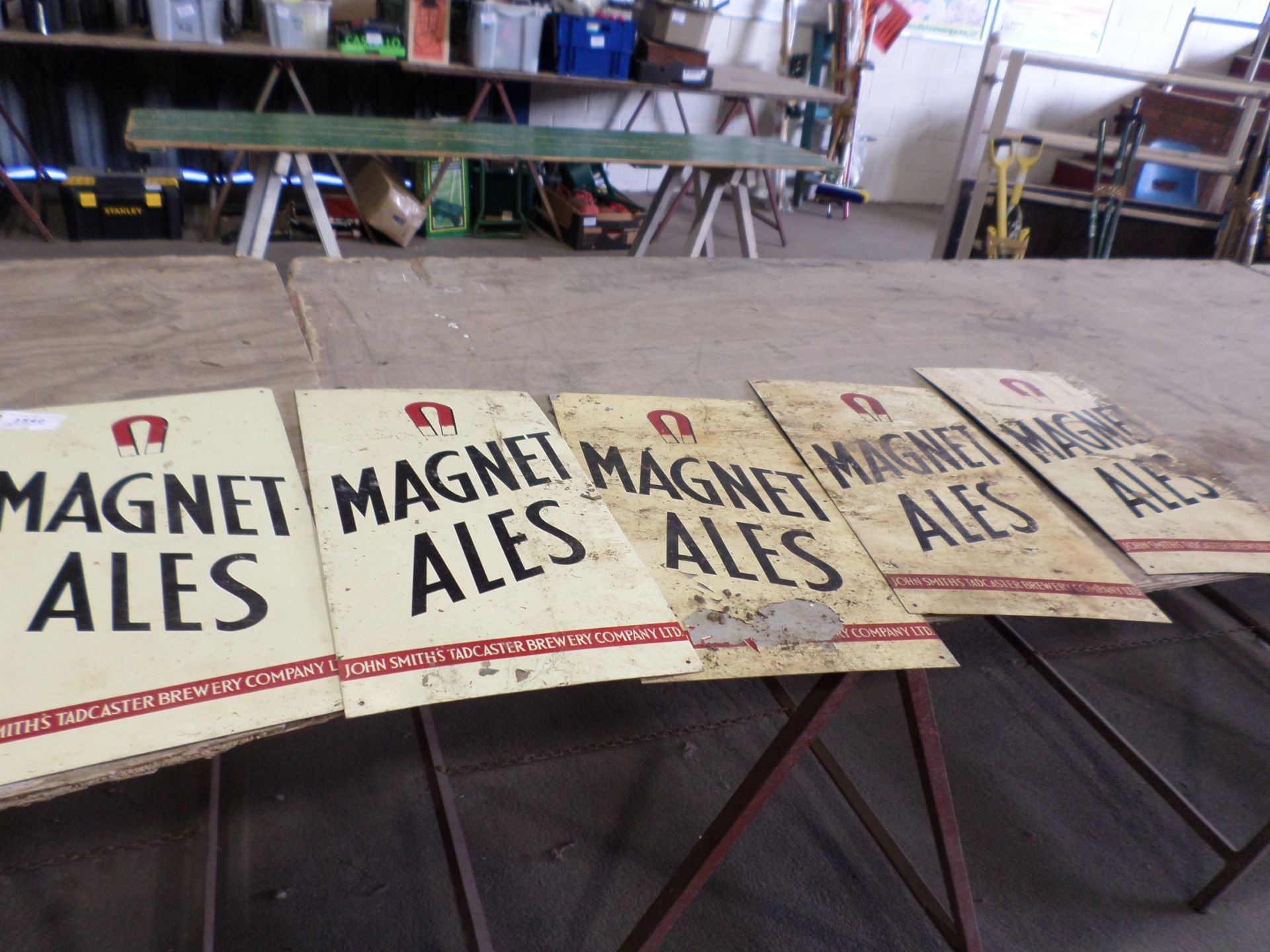 5 Magnet Ales metal signs