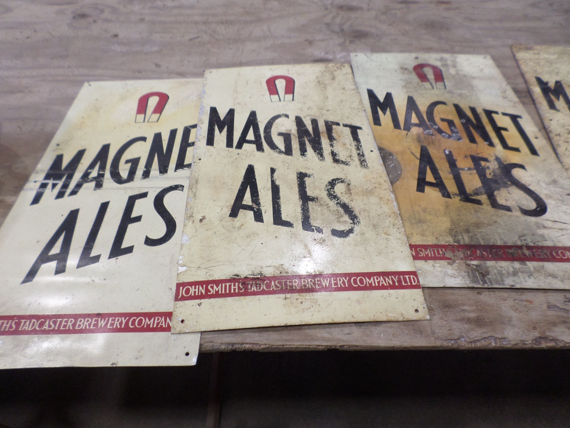 5 Magnet Ales metal signs