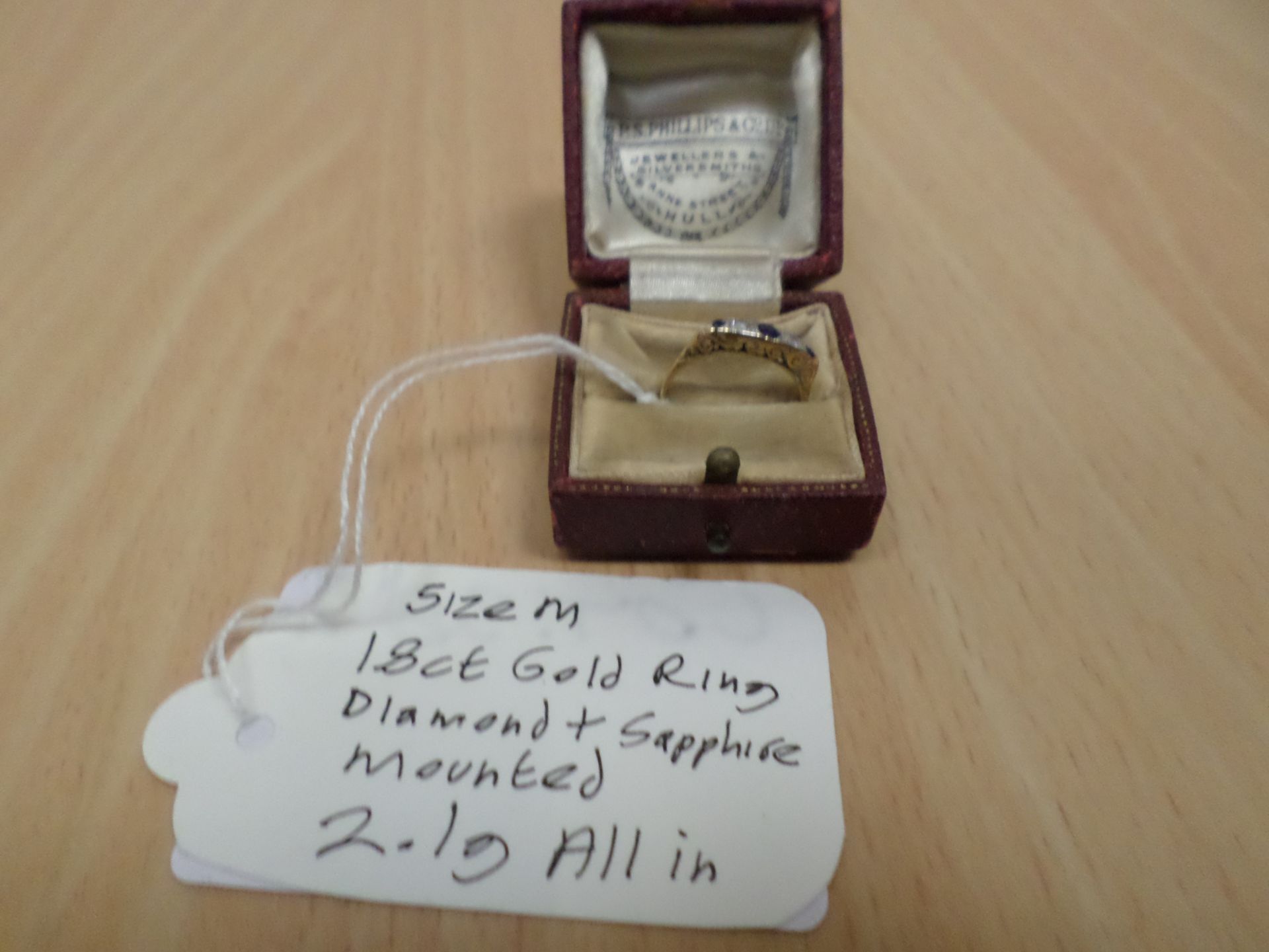 18ct gold diamond and sapphire set ring