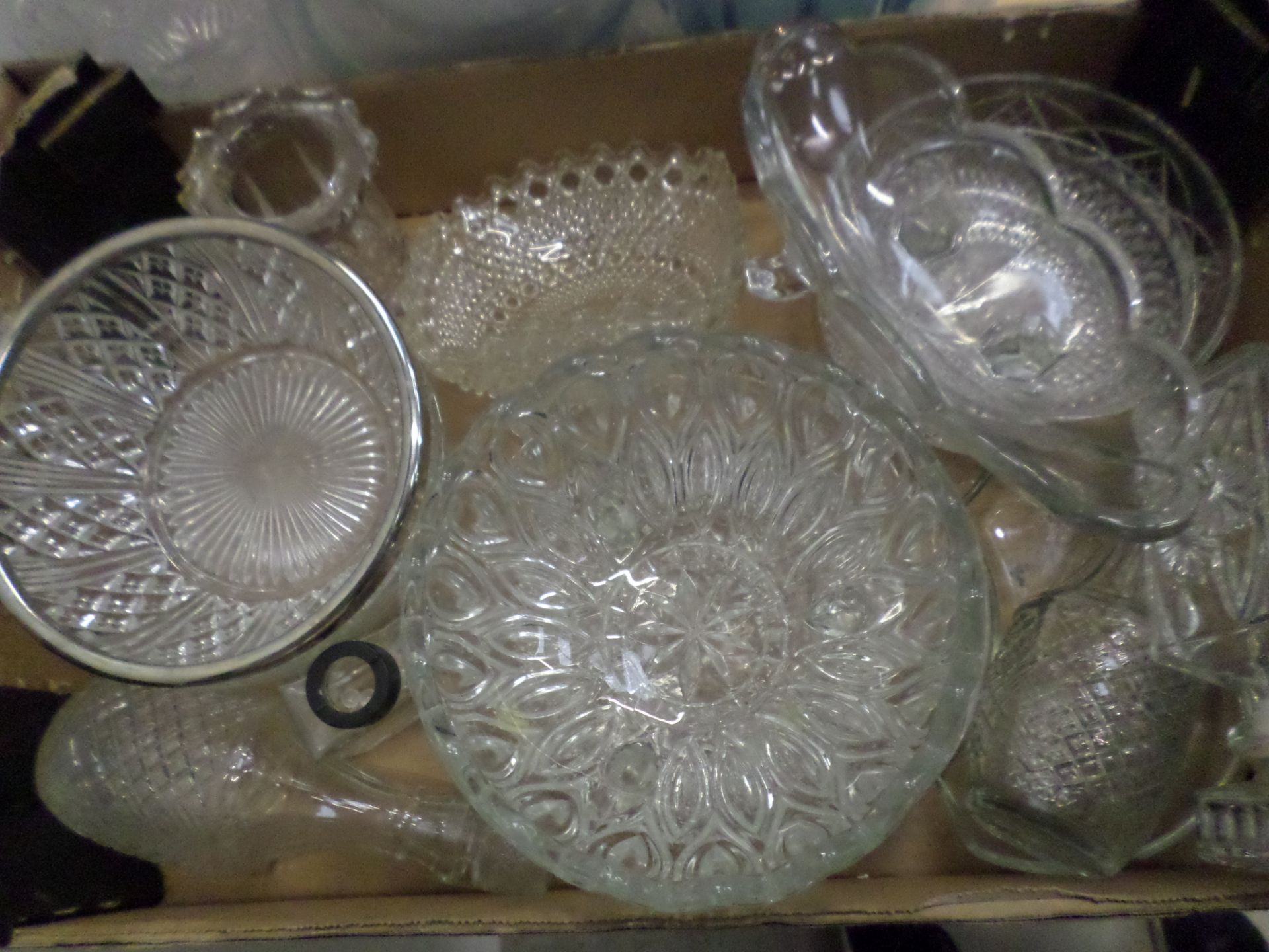 Box of glassware - Image 2 of 4