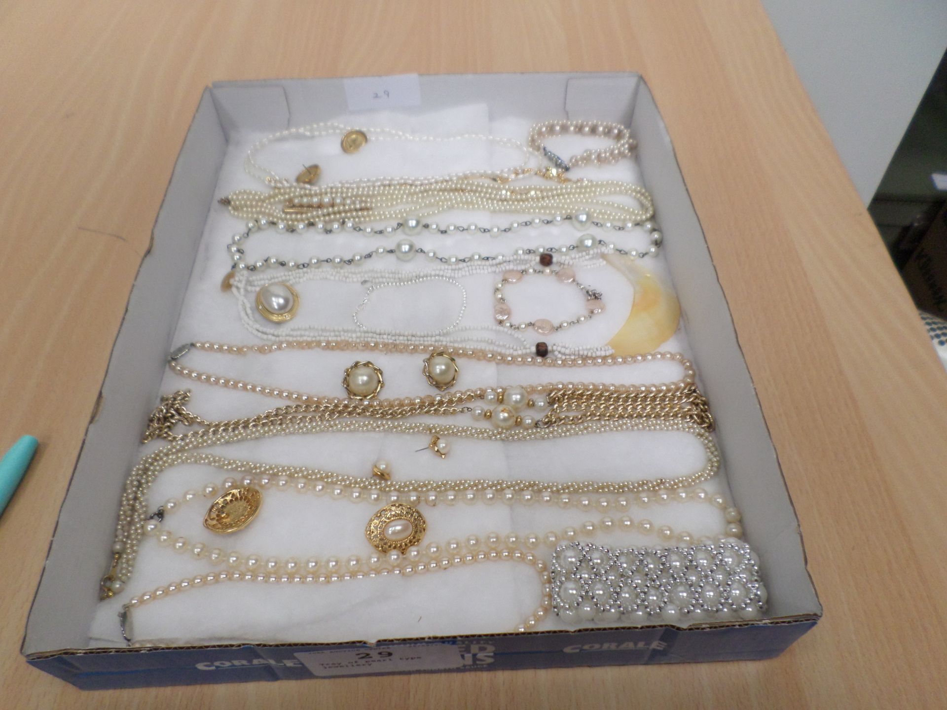 Tray of pearl type jewellery