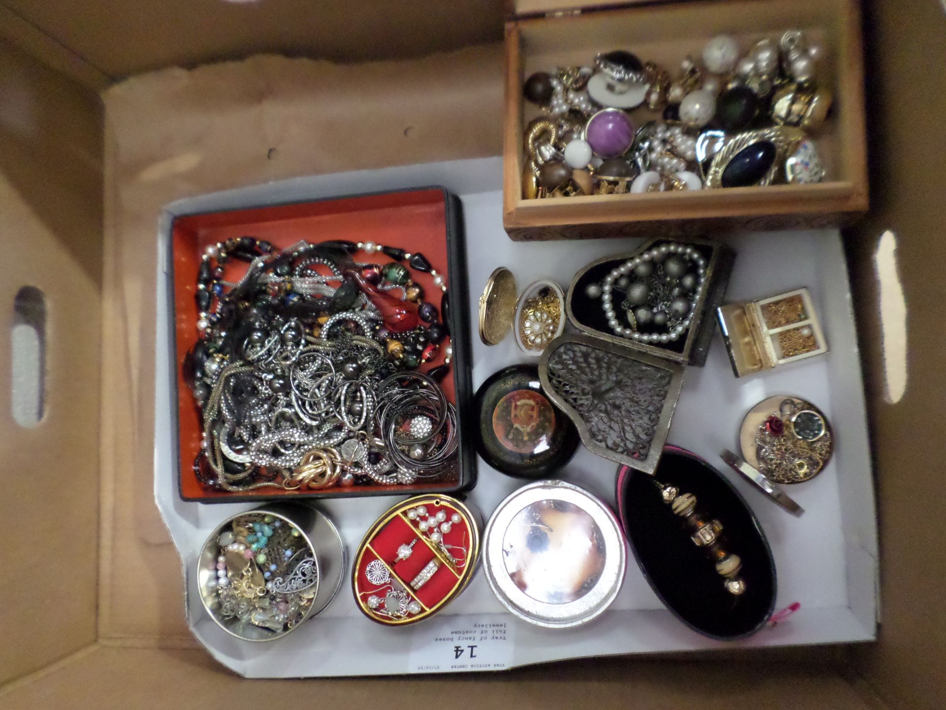 Tray of fancy boxes full of costume jewellery