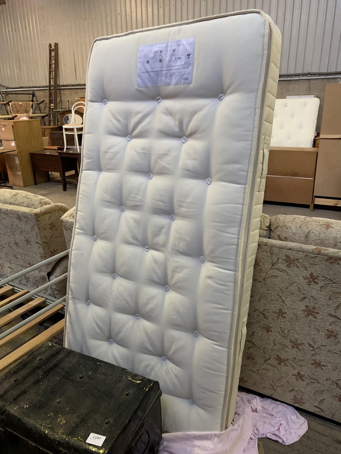 Single mattress with pillow top