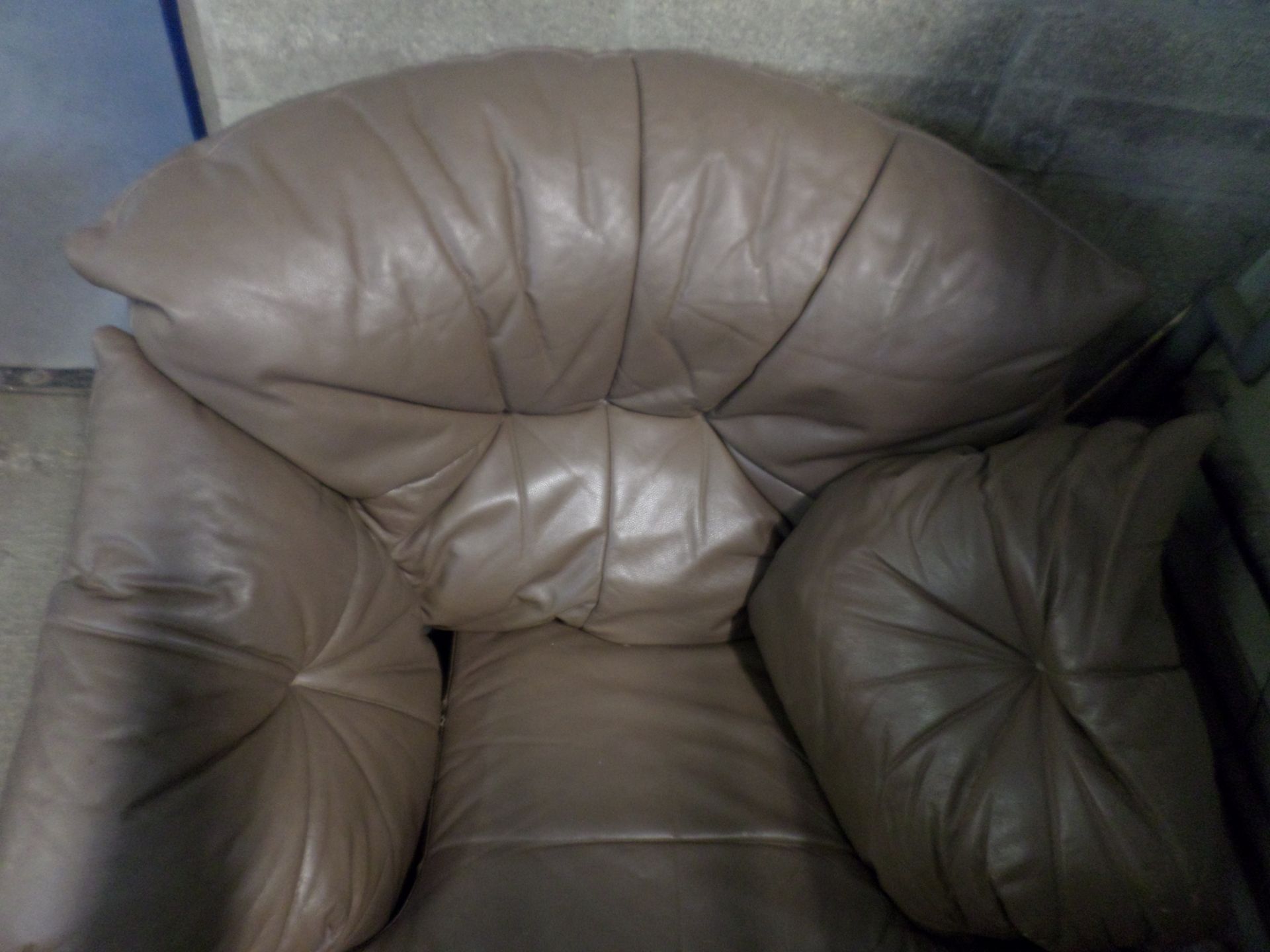 3 piece suite, leather - Image 2 of 3