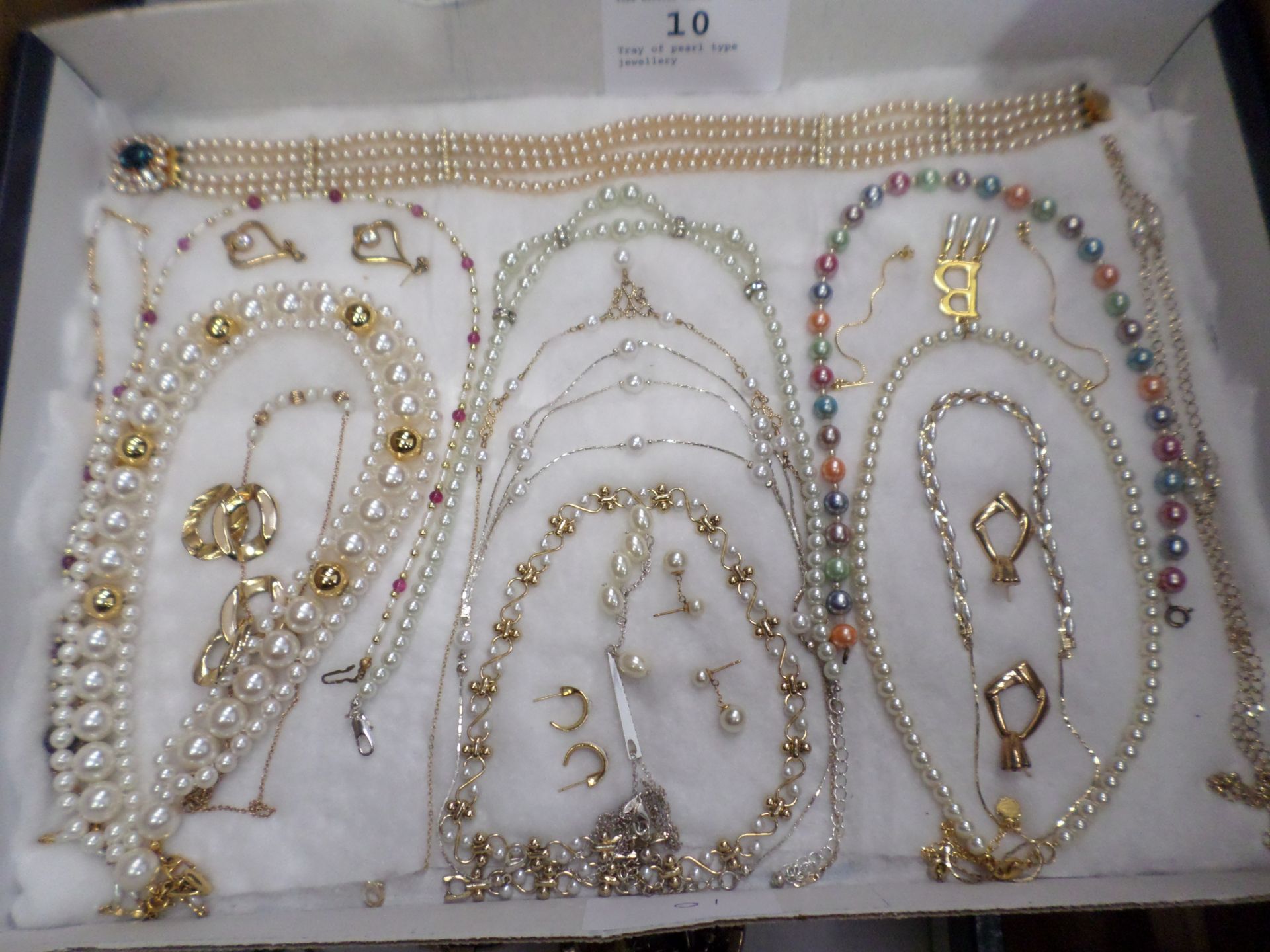 Tray of pearl type jewellery