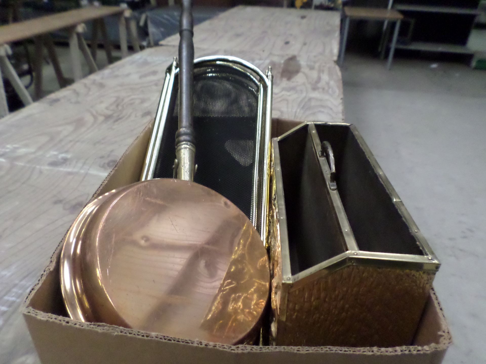 Folding brass firescreen, copper bedpan, brass magazine rack - Image 2 of 2