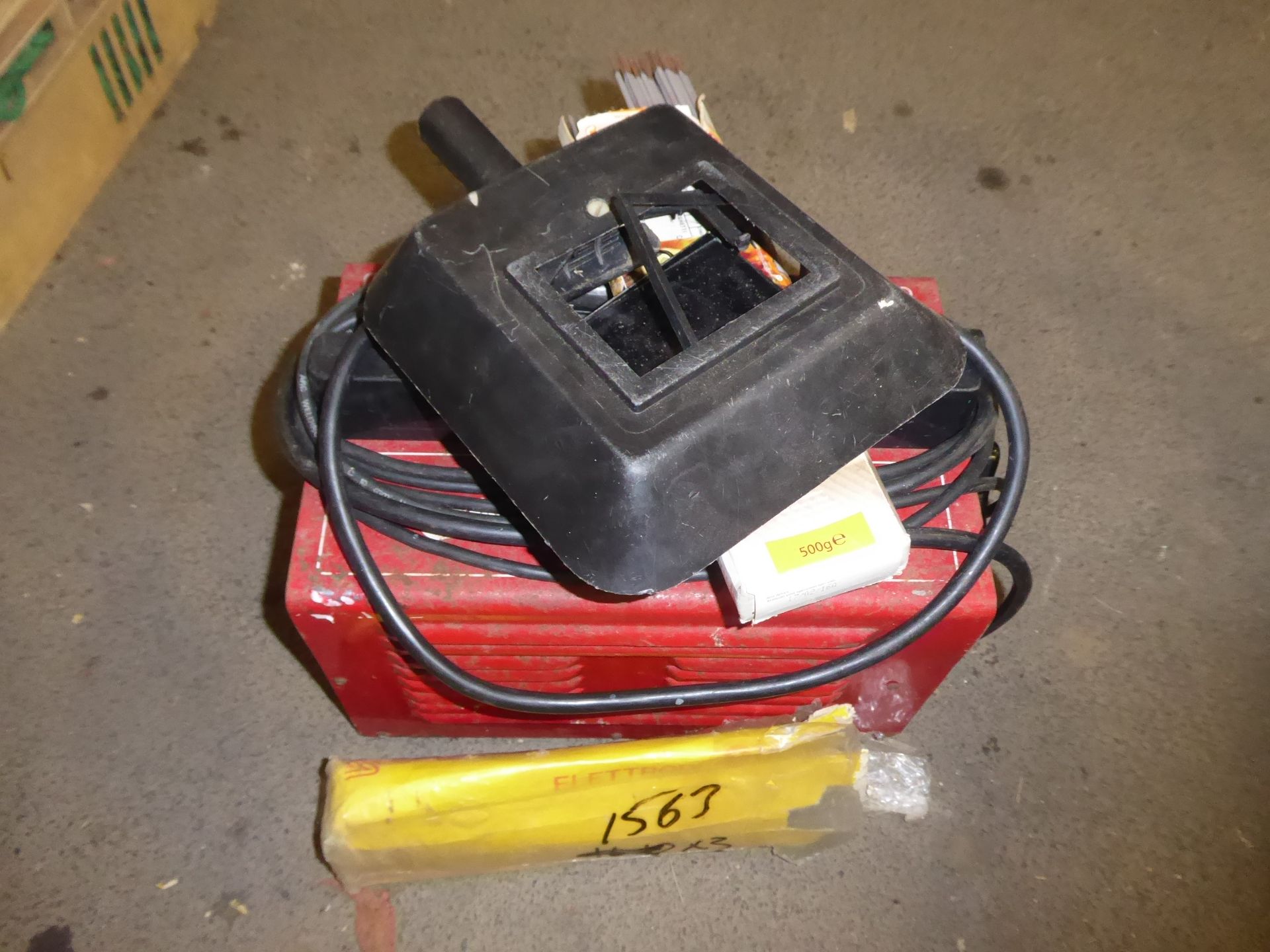 Arc welder, SIP Weldmate 140 with selection of welding rods, mask and chipping hammer, wo