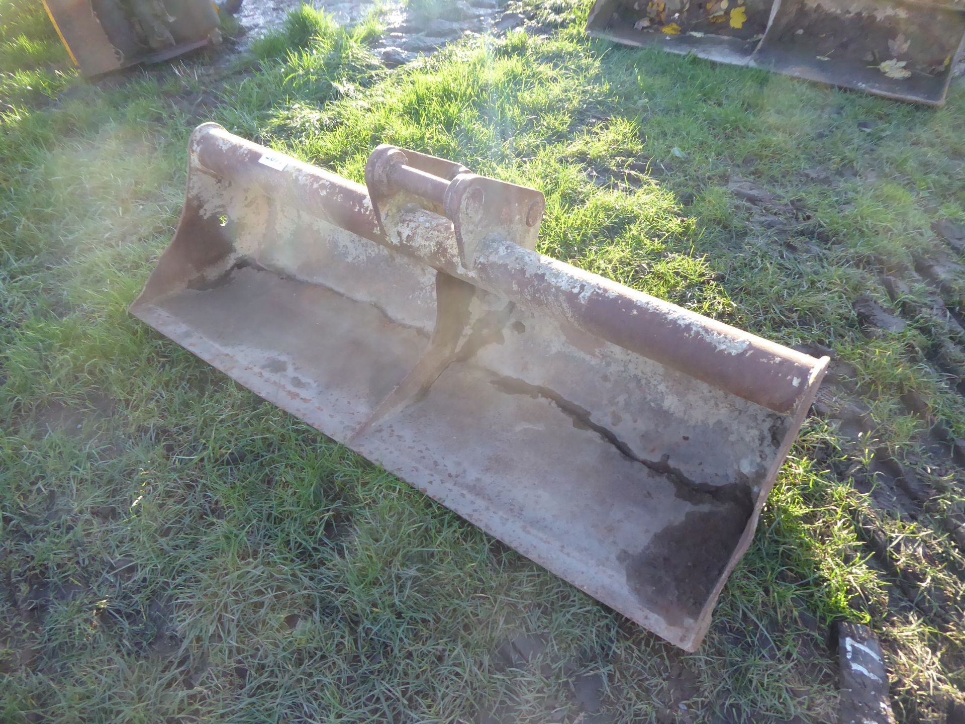 Digger bucket NO VAT - Image 2 of 2