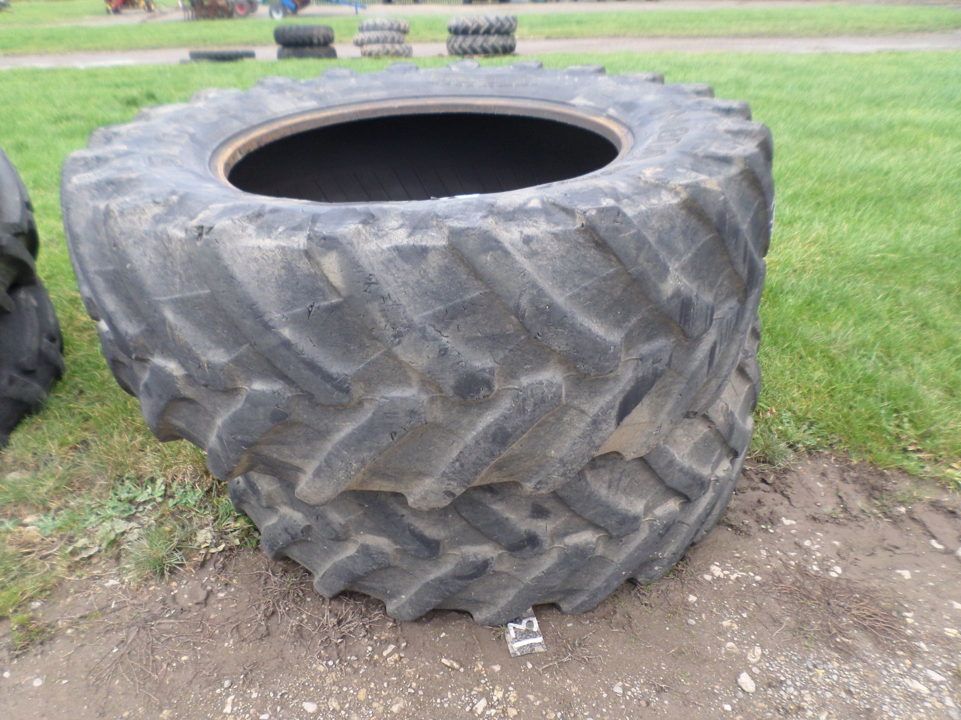 Pair dual wheel tyres 540/65/334