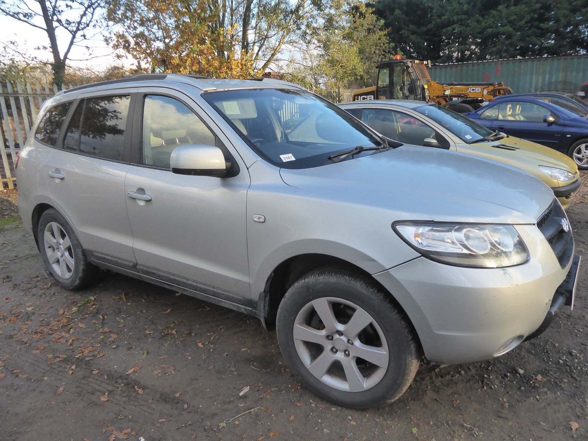 Hyundai Santa Fe CDX+ auto in silver, 2.2 TD (diesel), 7 seats, CD/DVD player, leather seats,