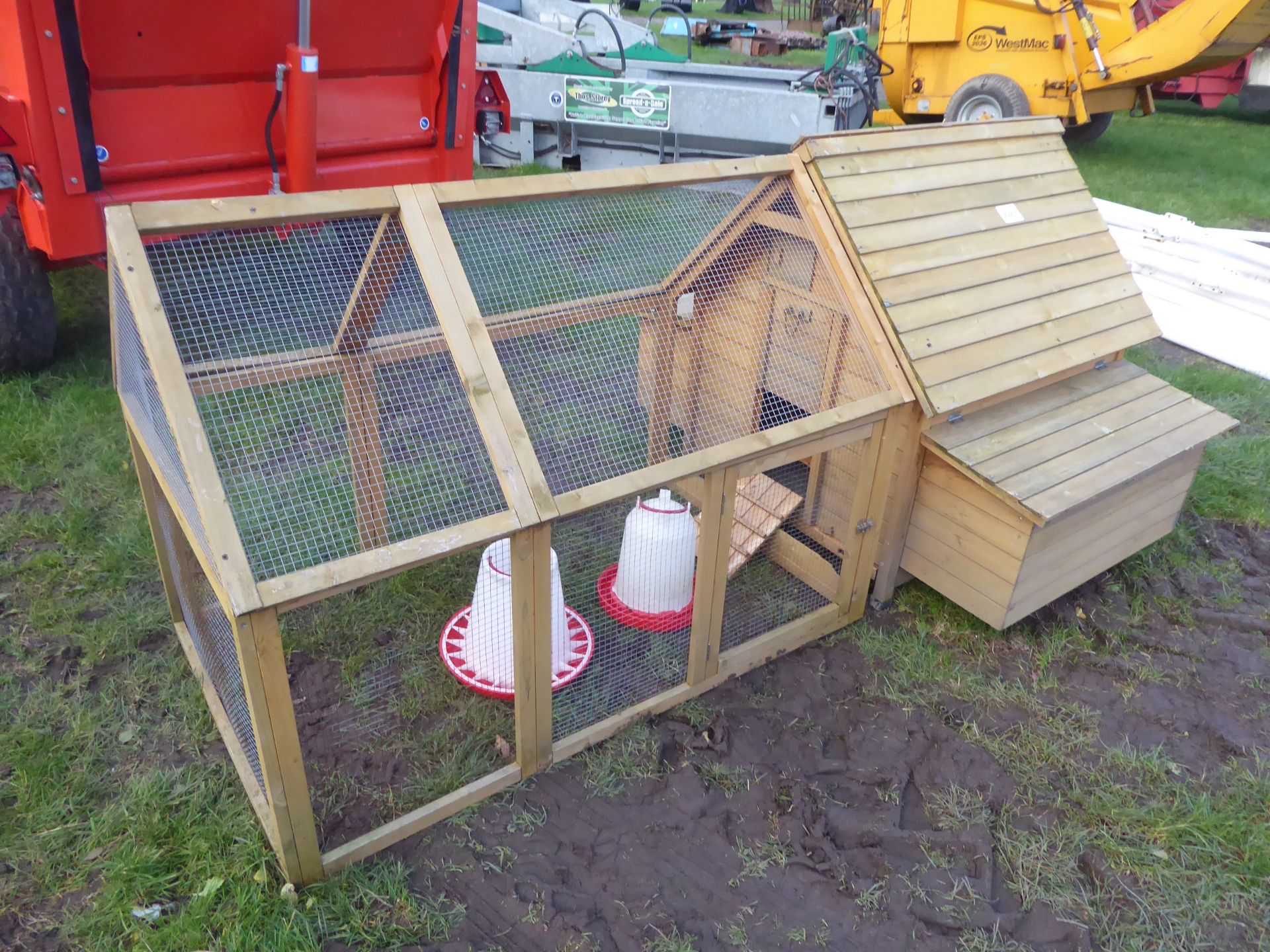 Chicken coop with feeder and drinker NO VAT