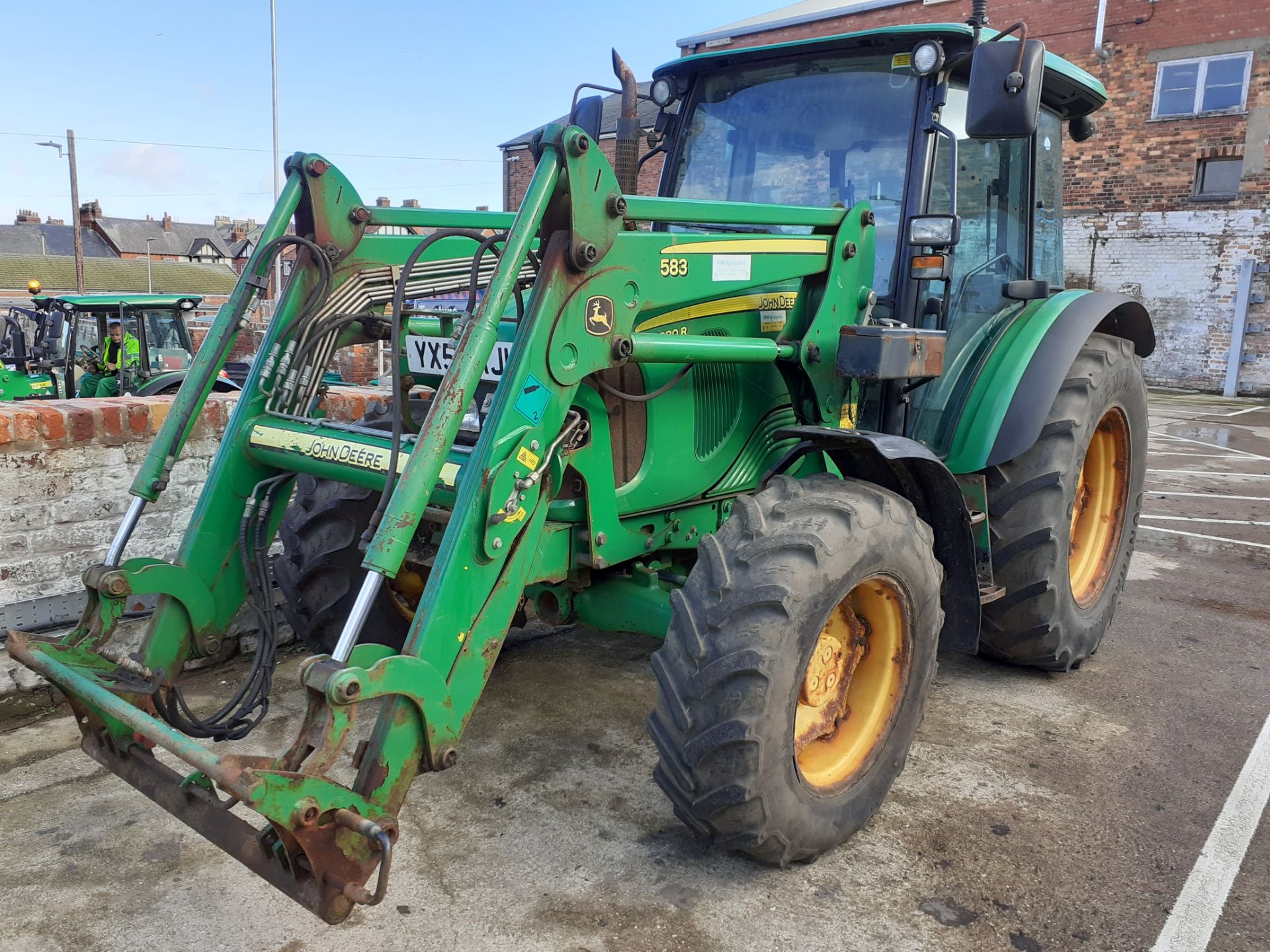 John Deere 5080R tractor c/w loader, 8249 hours, YX59 AJU, fair condition - Image 4 of 5