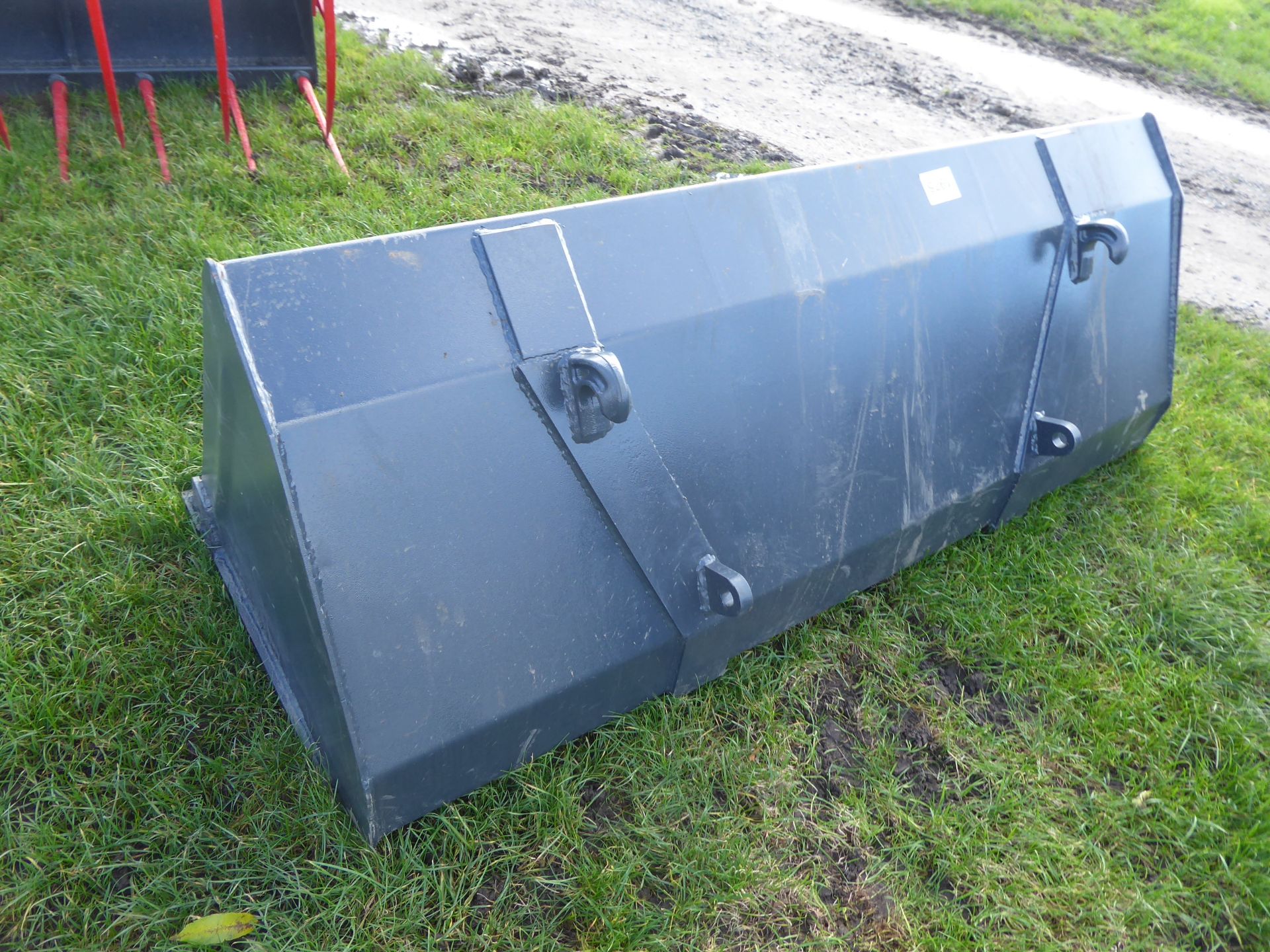 New 6ft bucket with Euro brackets