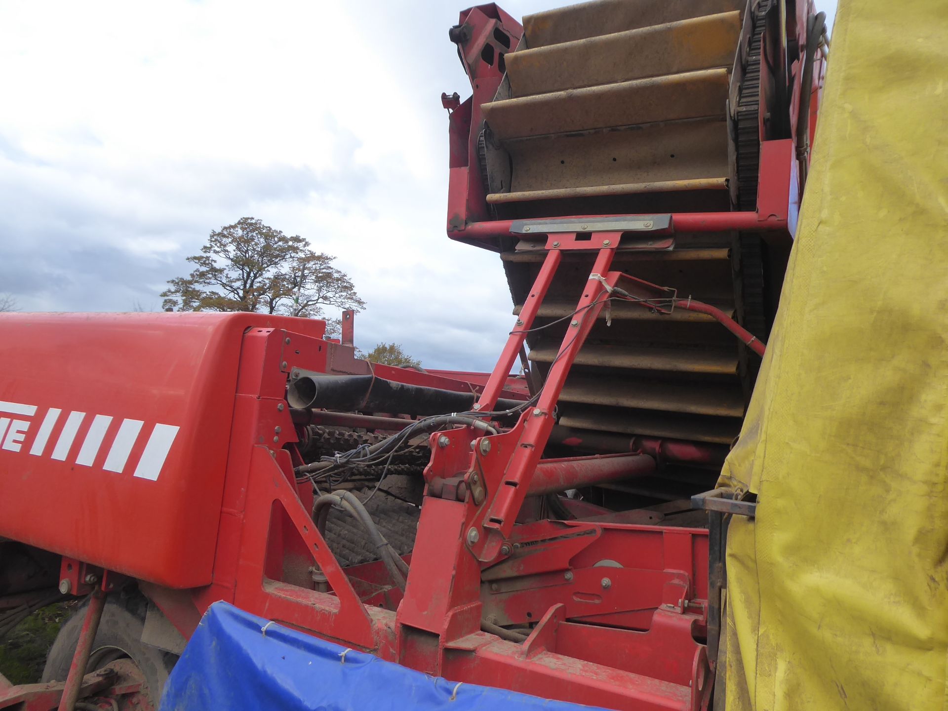 Grimme GZ DLS potato harvester, wheel drive picking table, winrow kit. 50/45/40 webs fitted, GT - Image 2 of 5