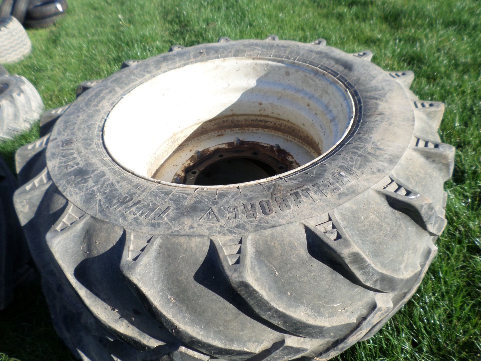 Full set of Trelleborg Twin 414 flotation wheels for New Holland/Case, 800/50/34, 60\% and 500/60/ - Image 2 of 2