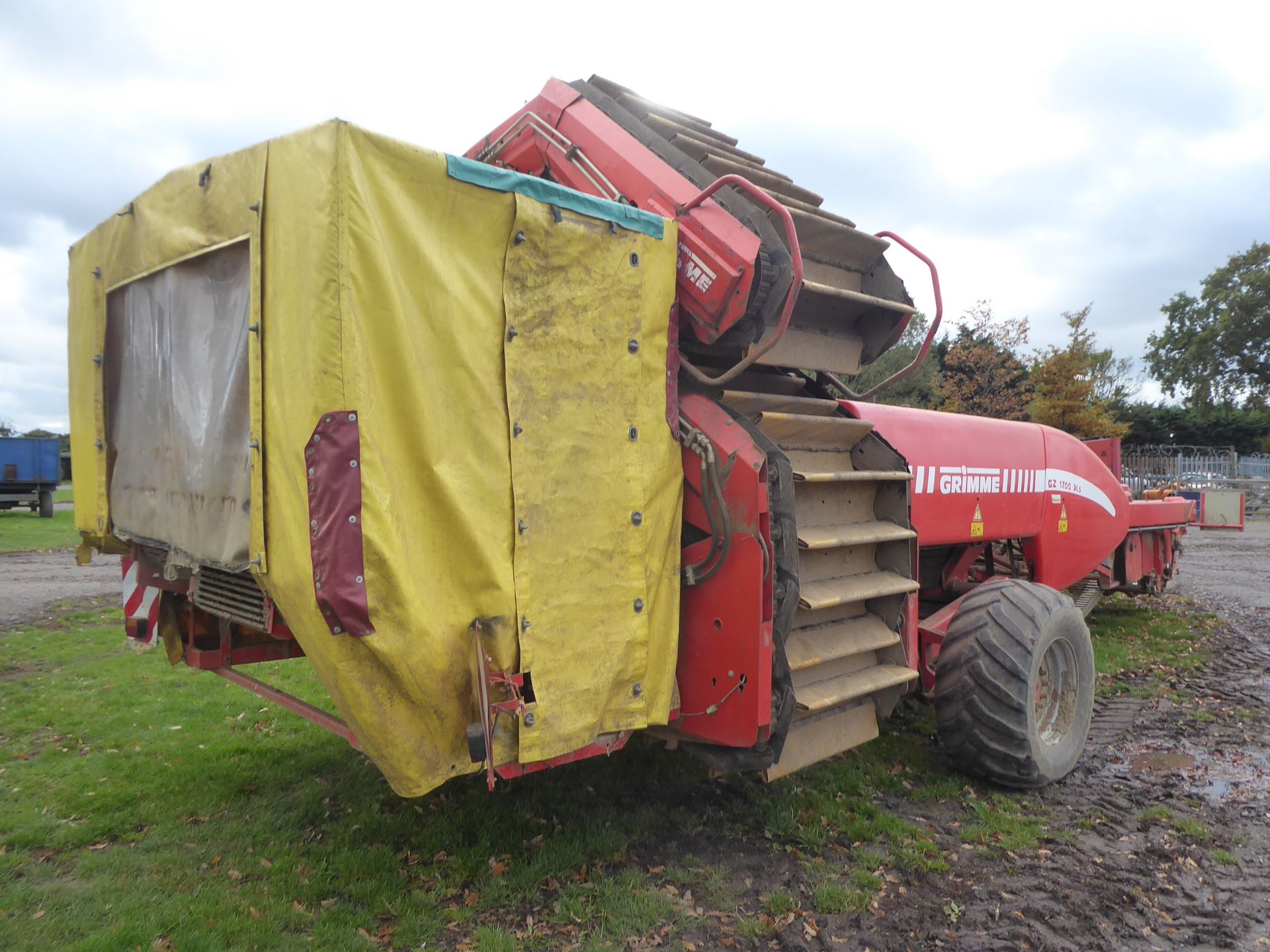 Grimme GZ DLS potato harvester, wheel drive picking table, winrow kit. 50/45/40 webs fitted, GT - Image 3 of 5