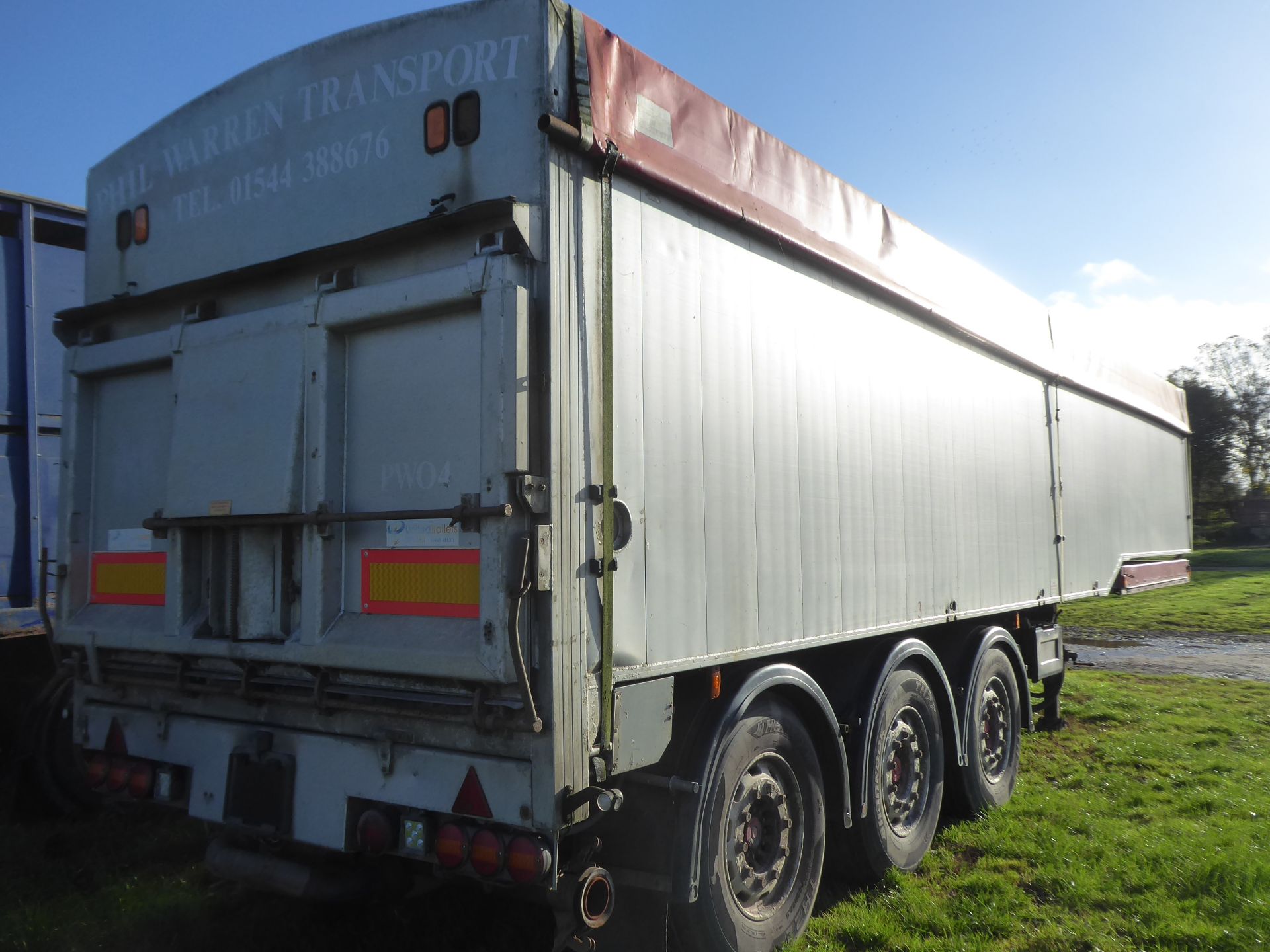 United Trailers (IK) Ltd bulk blower trailer, first registered 2001, 3 axle, plated to 38000 - Image 2 of 3