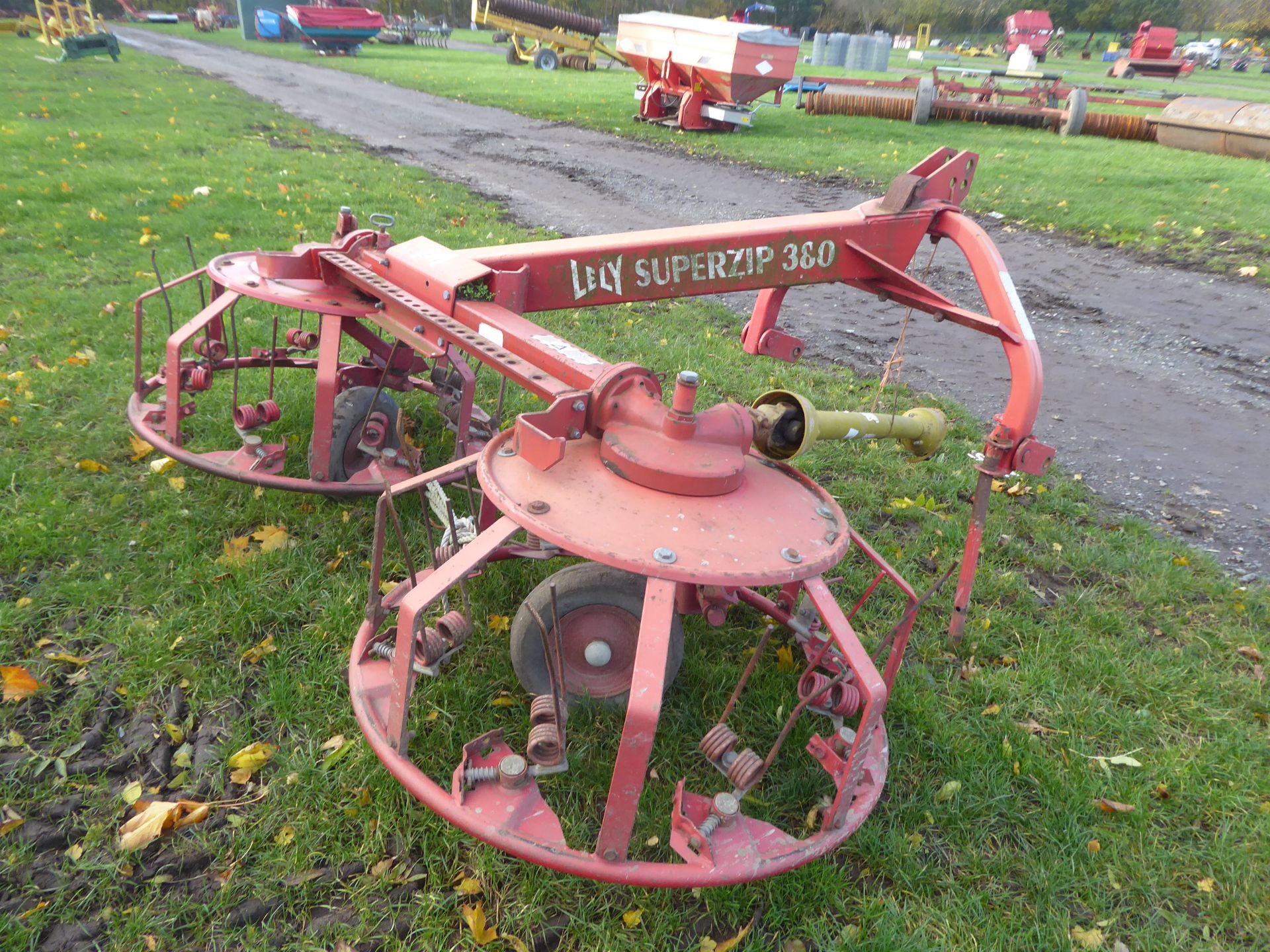 Lely Super Zip 380 hay tedder - Image 2 of 2