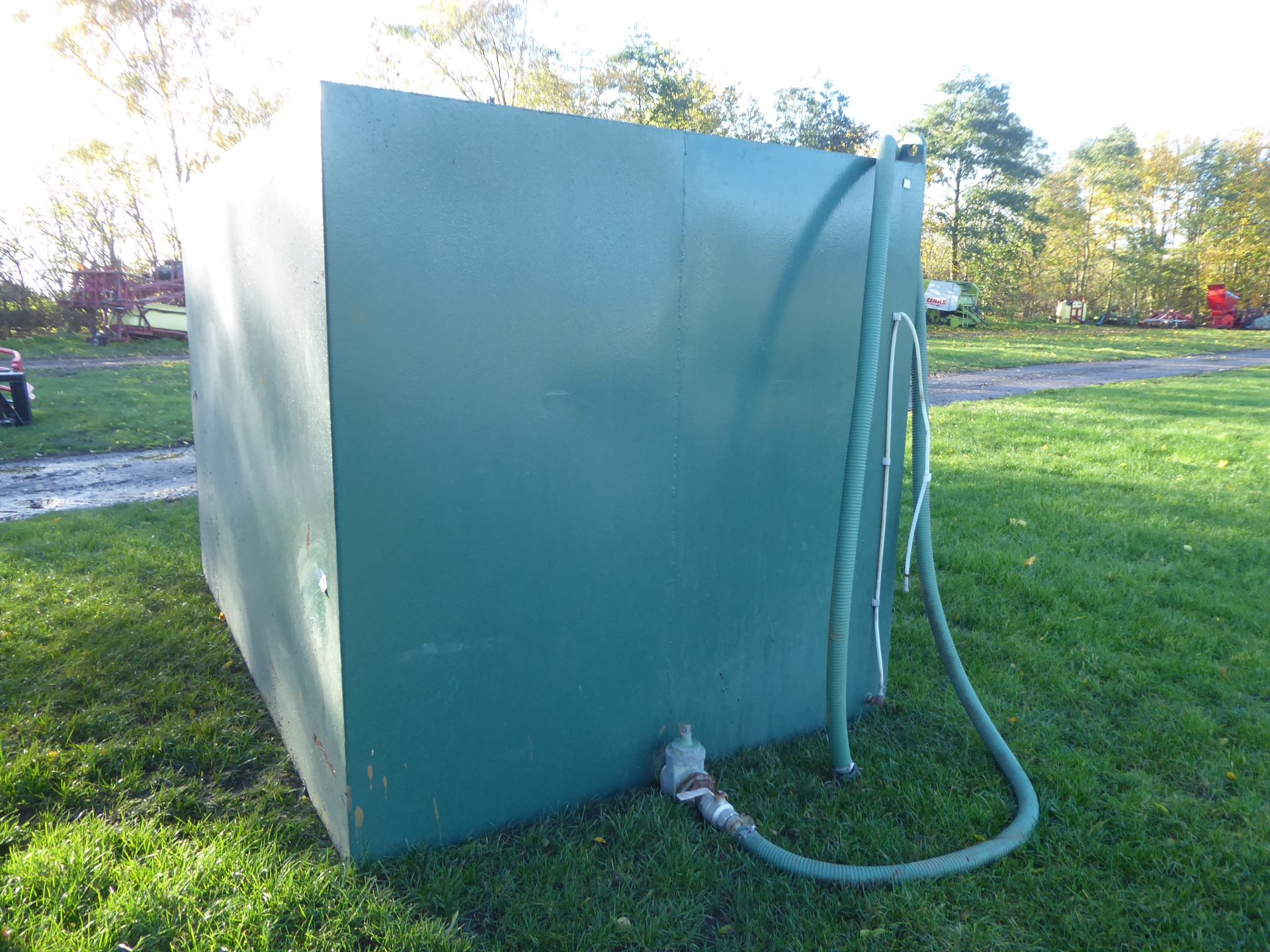 Large green sprayer water tank - Image 2 of 2