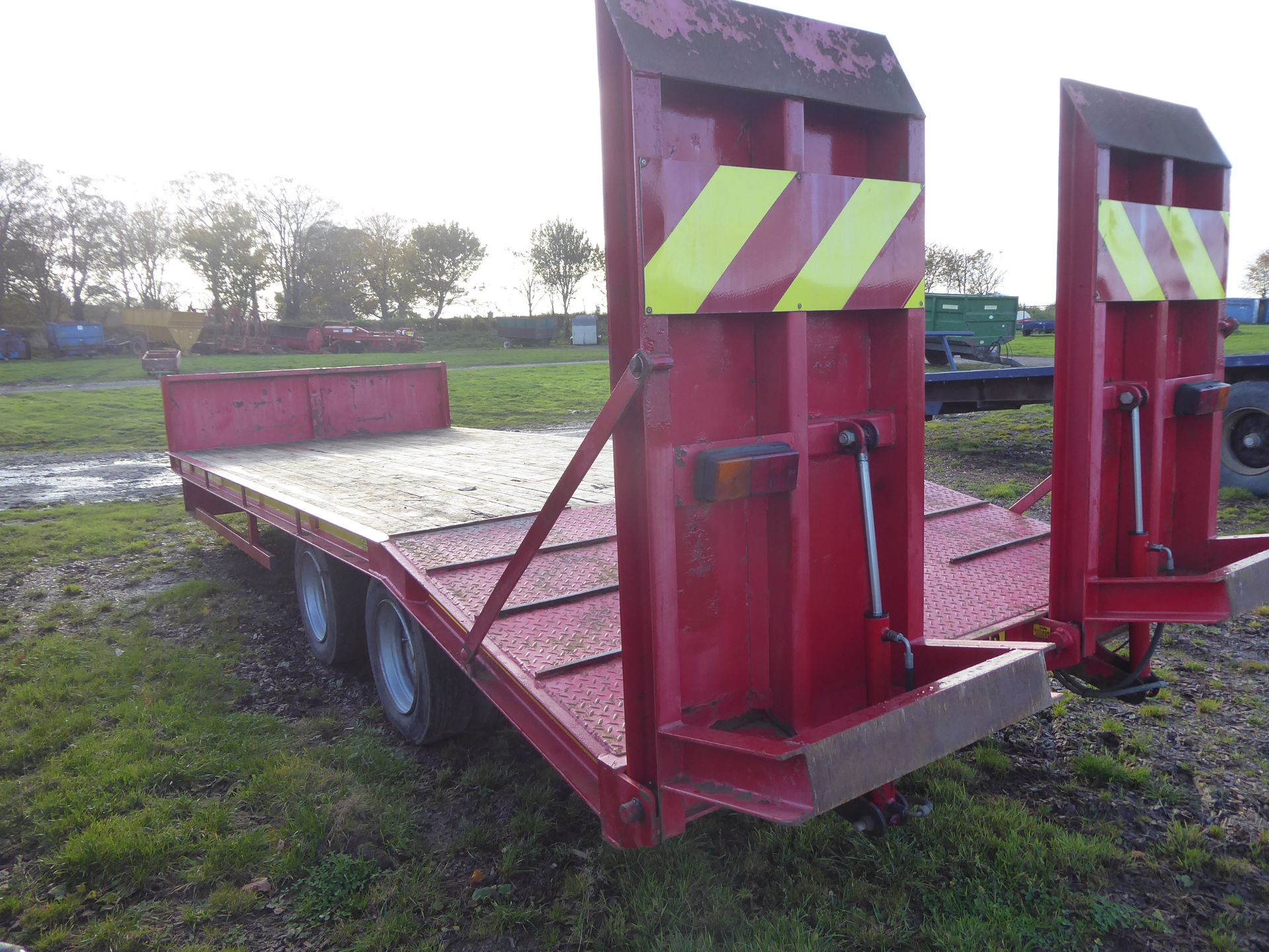 Herbst low loader 16T trailer, hydraulic ramps, sprung drawbar, brakes and lights - Image 2 of 3